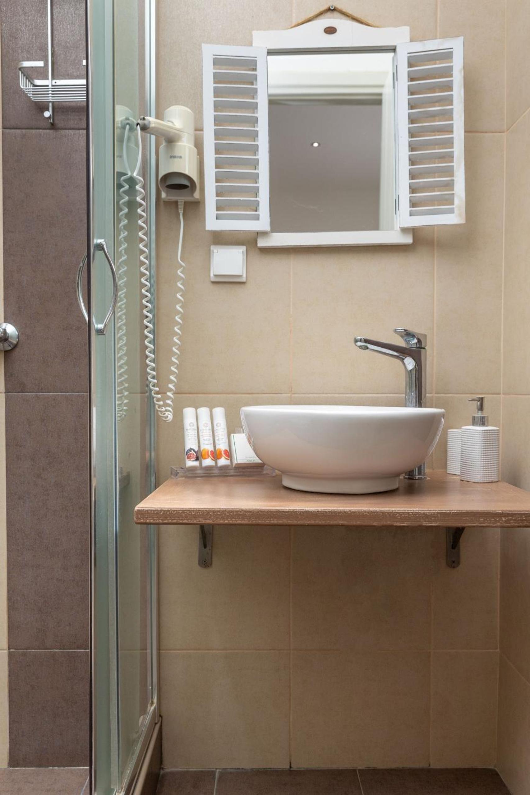 Naxos Petite Studios