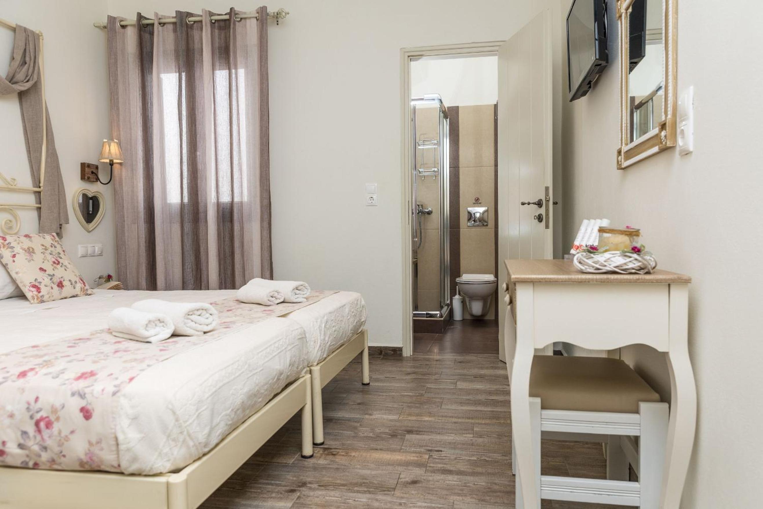 Naxos Petite Studios