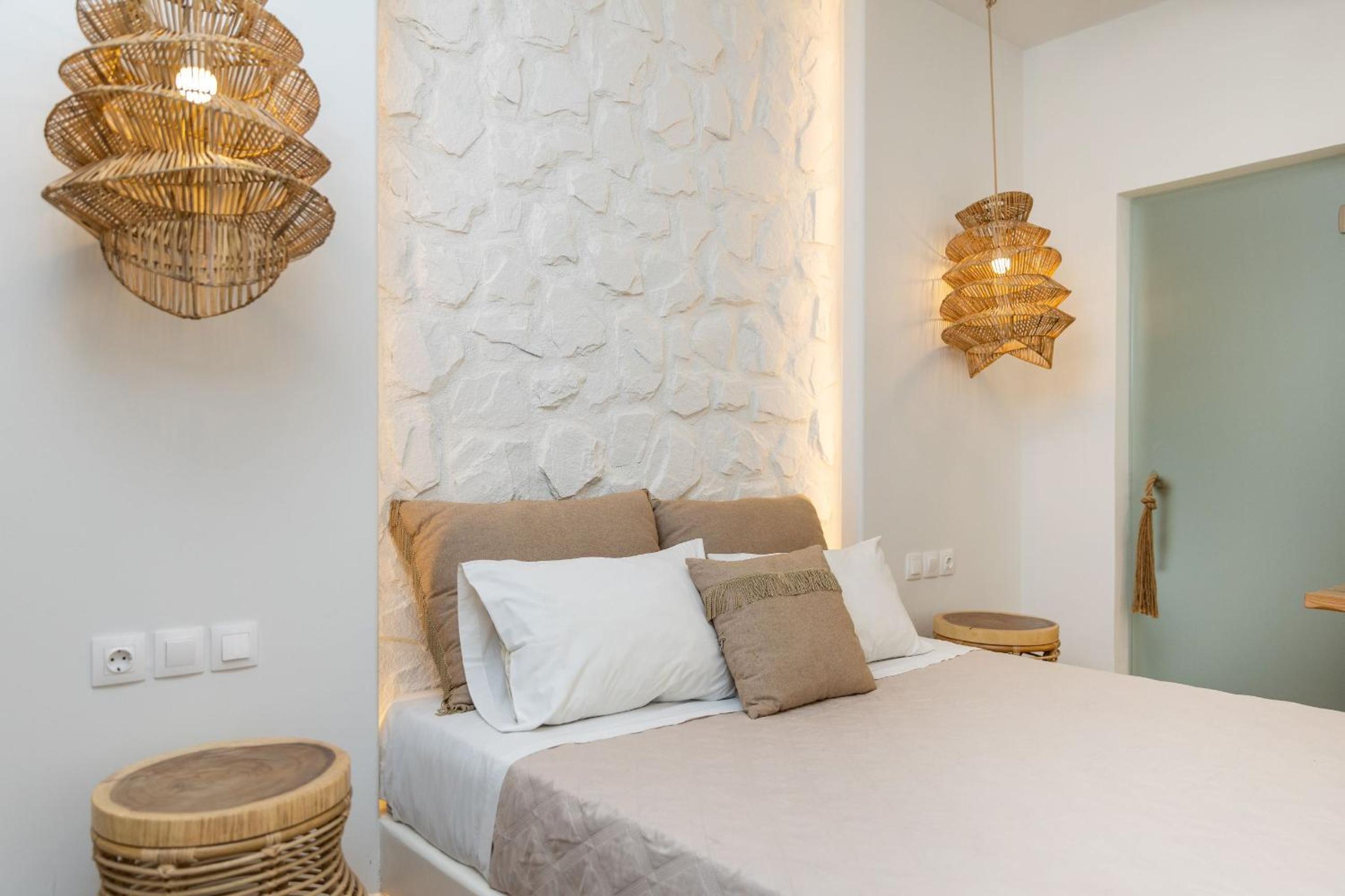 Naxos Petite Studios