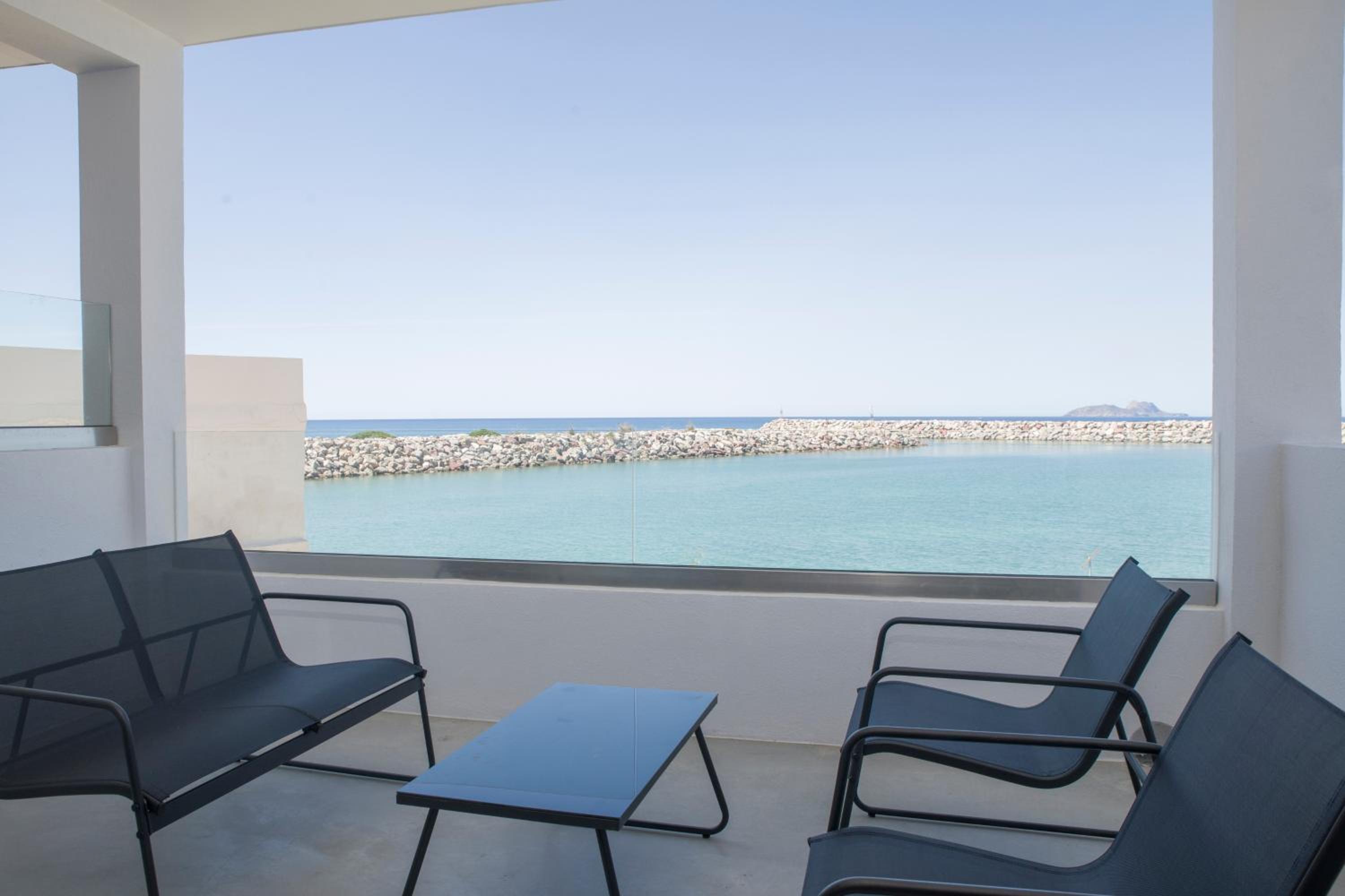 Isalos Sea View Studios view 4