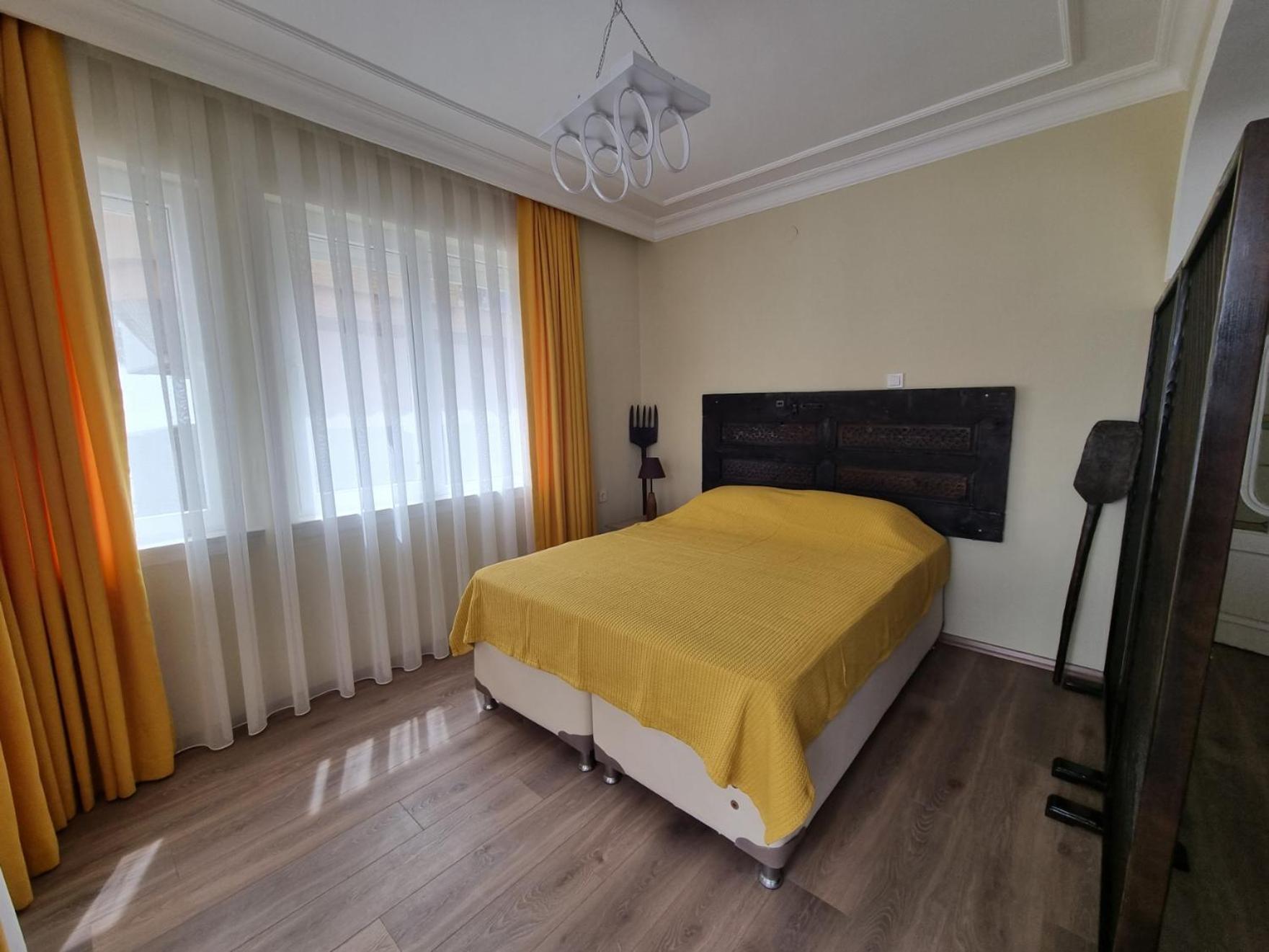 Eski lara merkezde deniz manzaralı daire