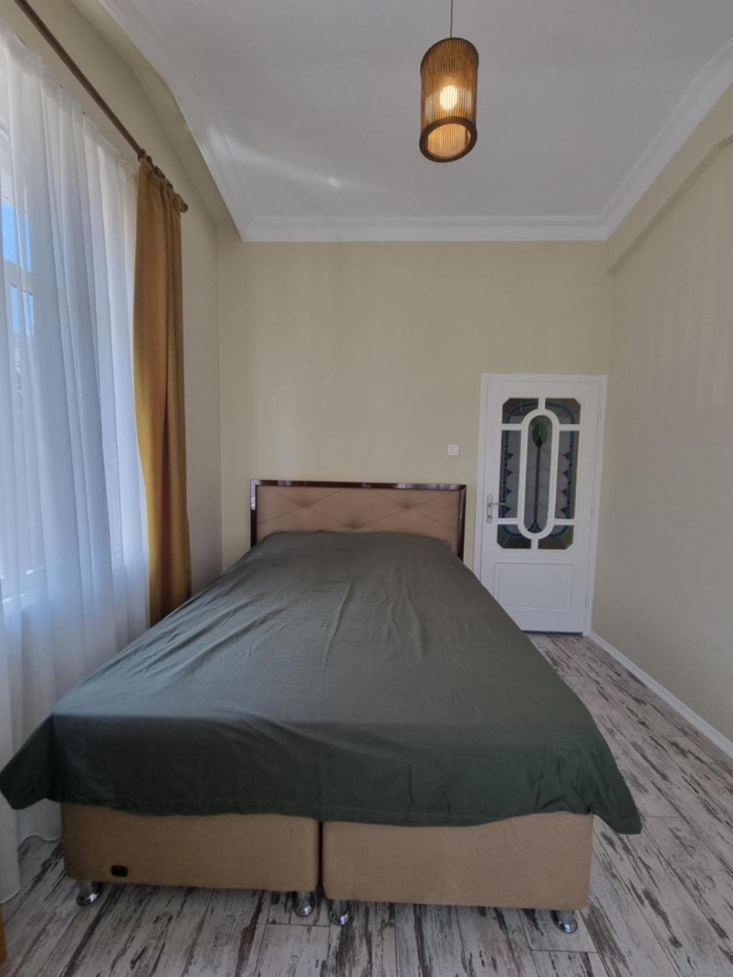 Eski lara merkezde deniz manzaralı daire