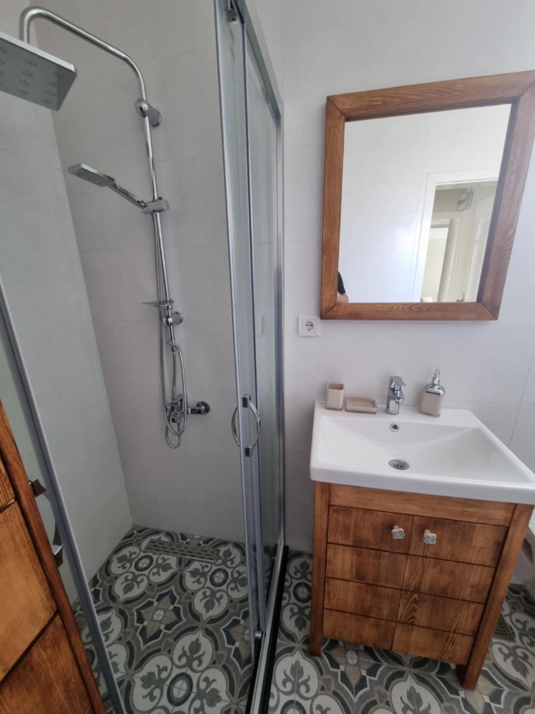 Eski lara merkezde deniz manzaralı daire
