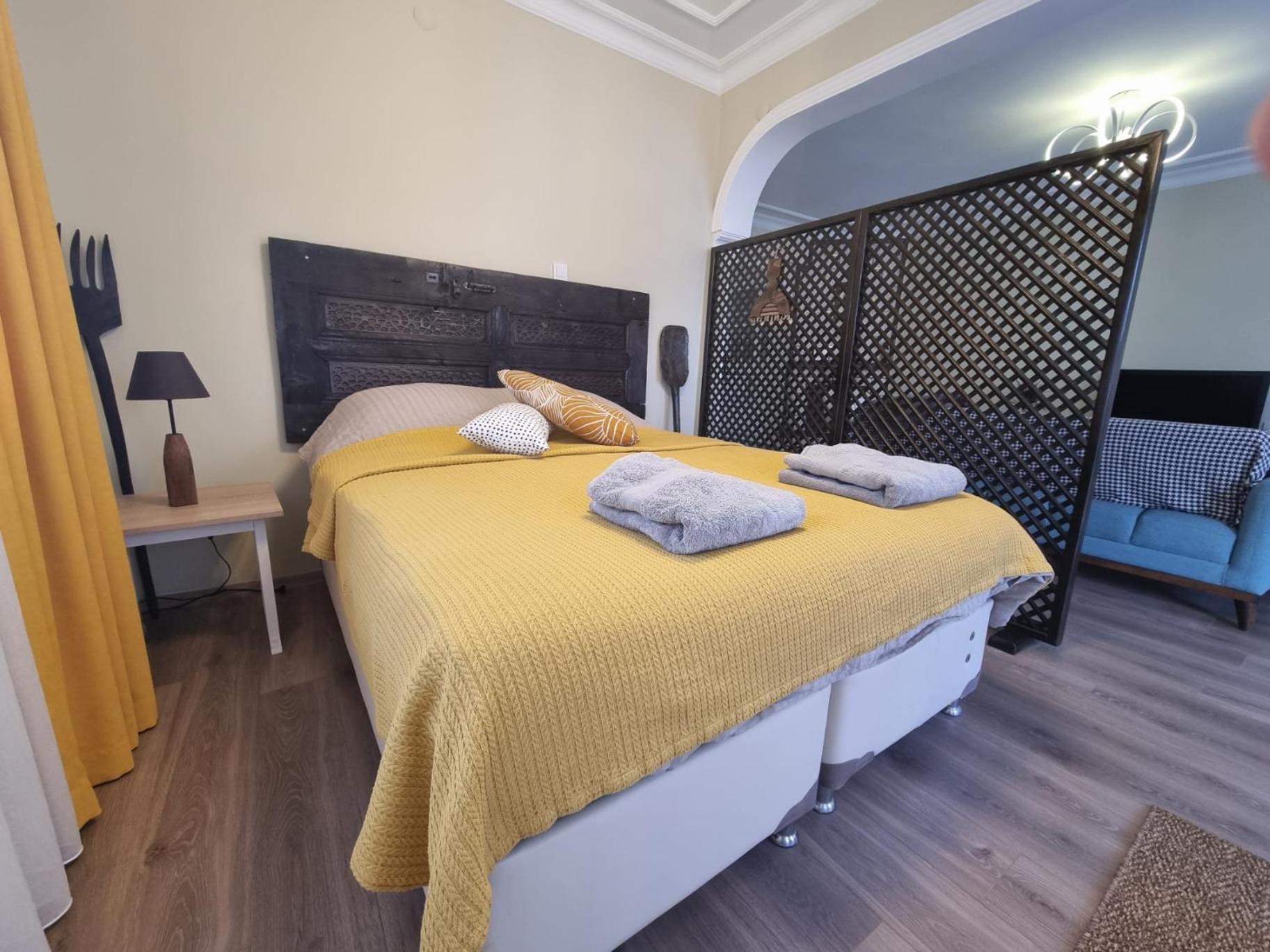 Eski lara merkezde deniz manzaralı daire