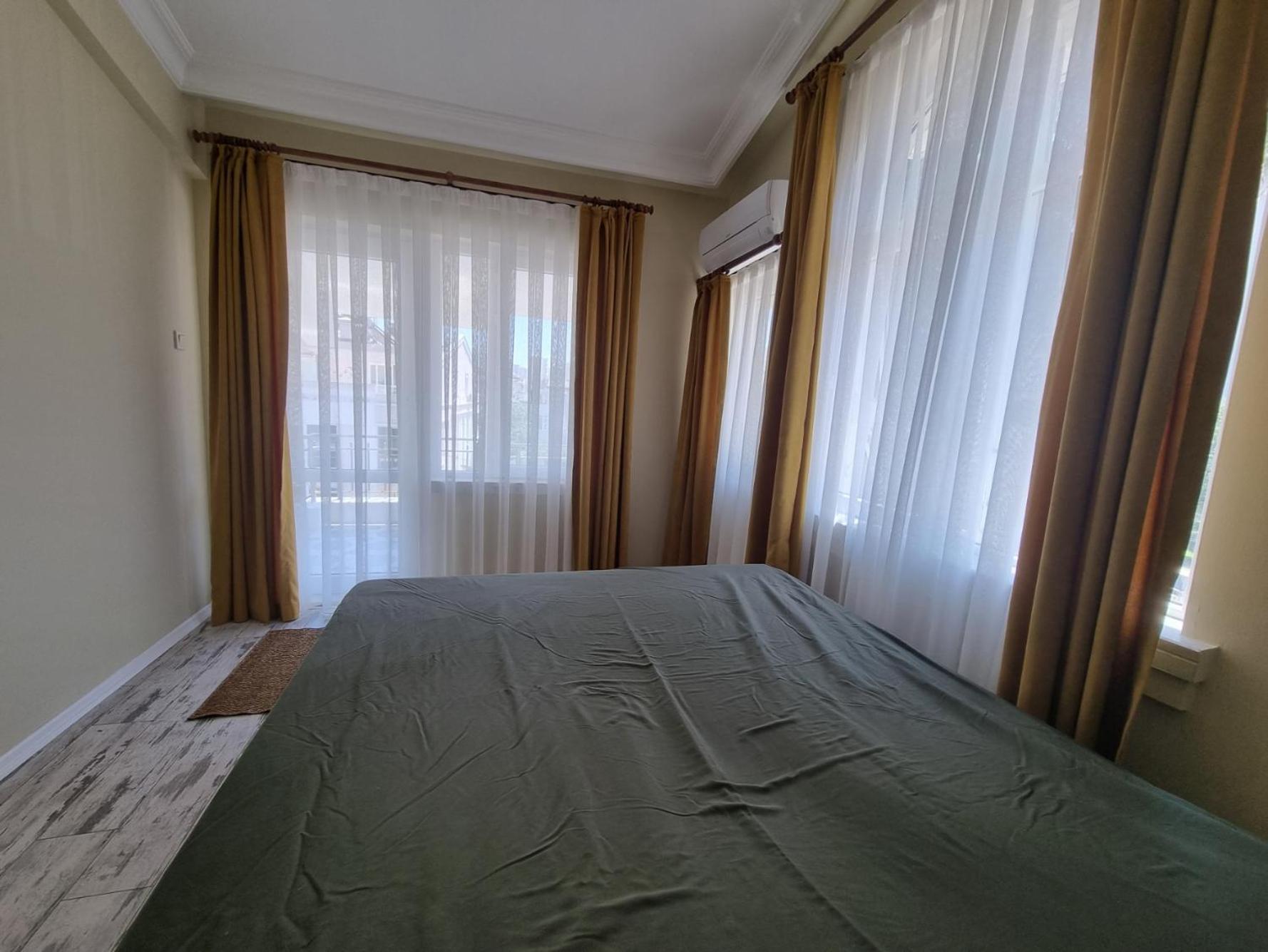 Eski lara merkezde deniz manzaralı daire