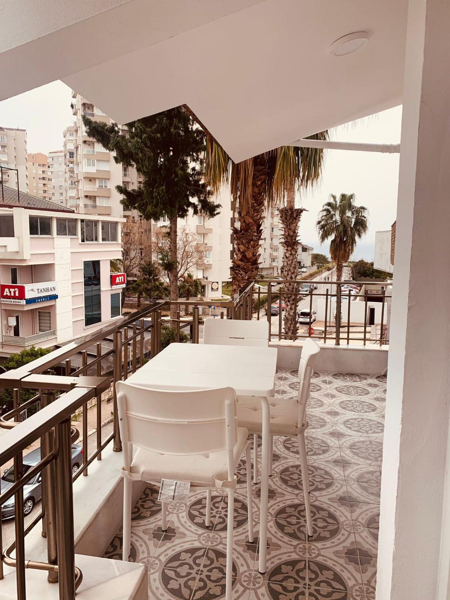 Eski lara merkezde deniz manzaralı daire