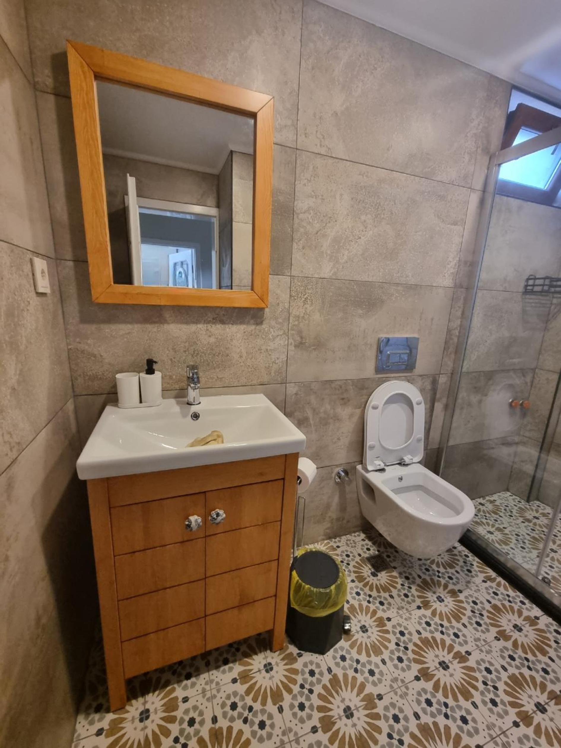 Eski lara merkezde deniz manzaralı daire