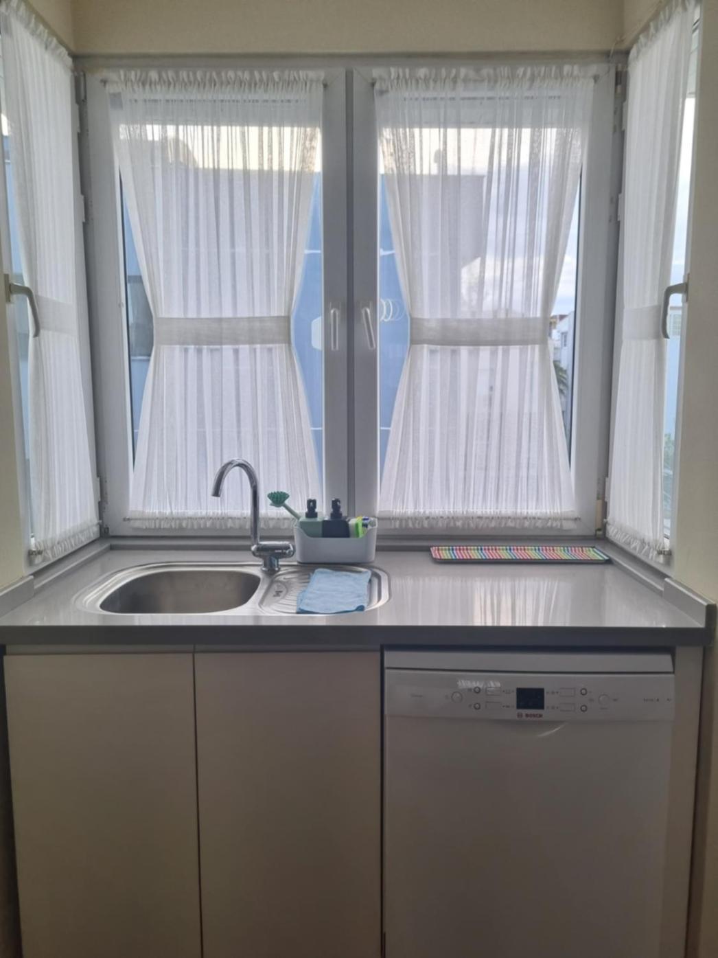 Eski lara merkezde deniz manzaralı daire