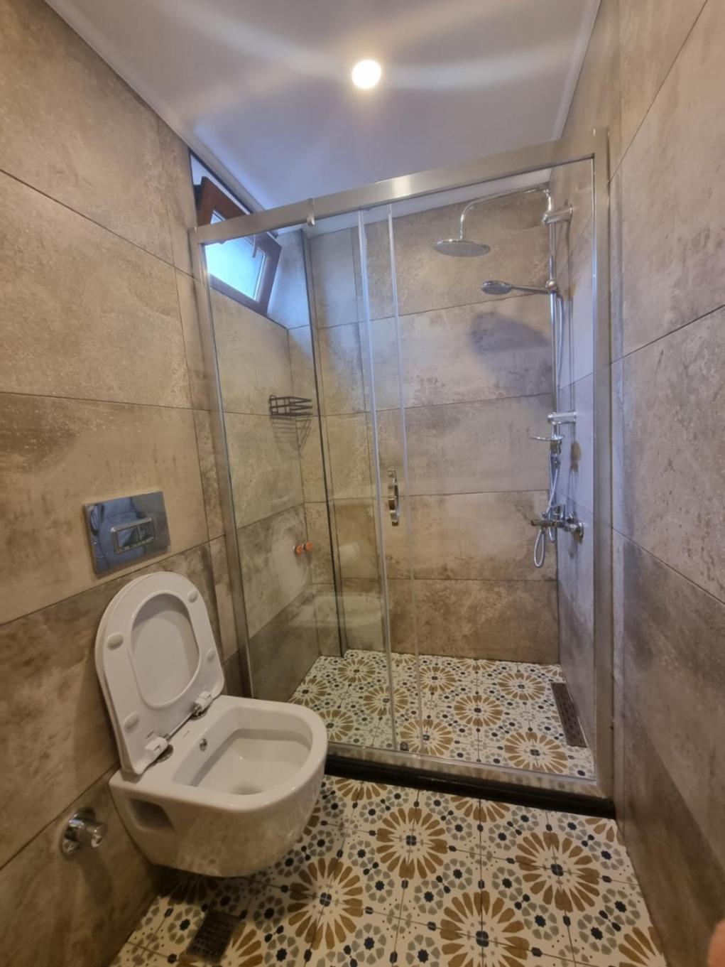 Eski lara merkezde deniz manzaralı daire