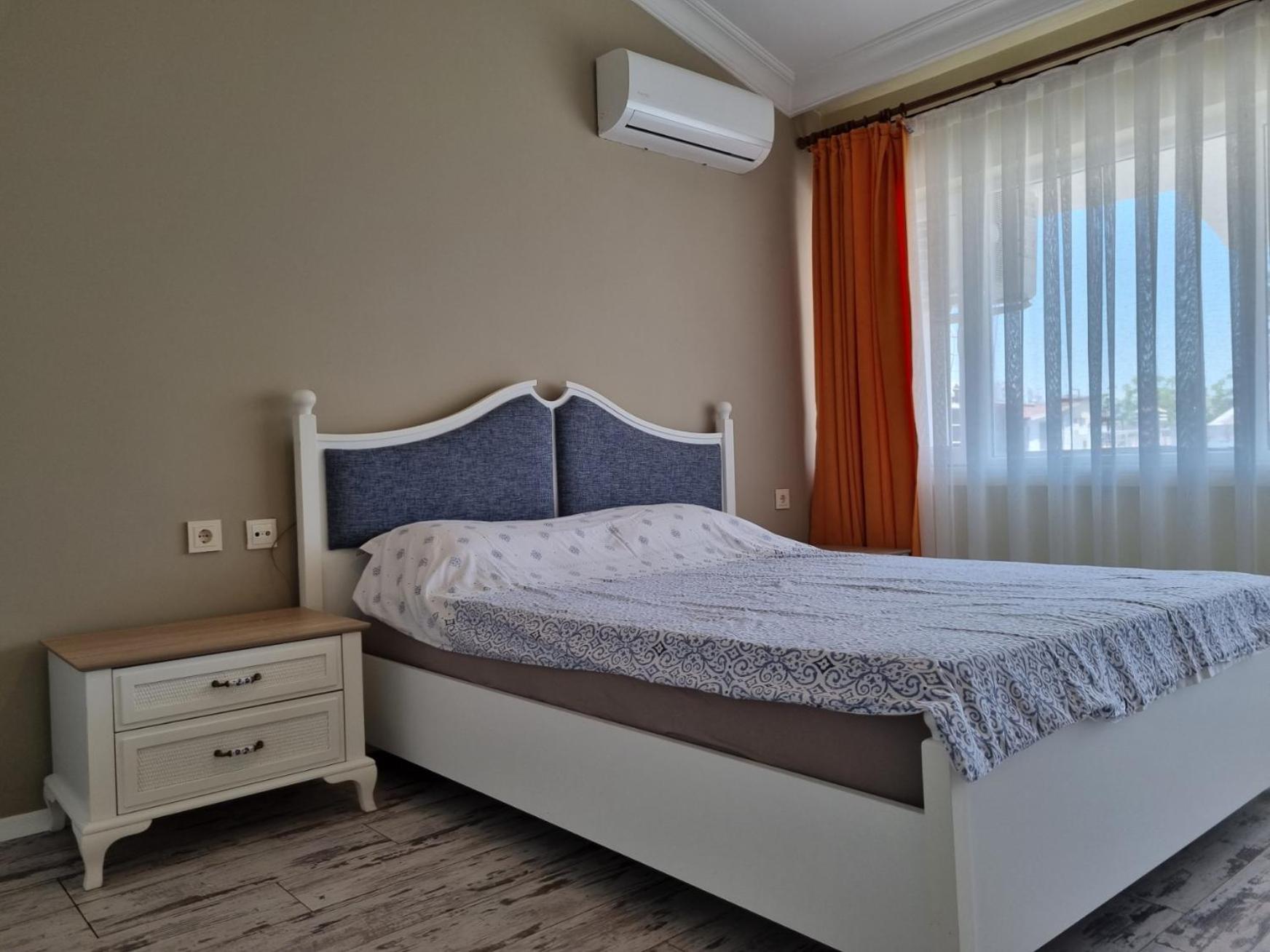 Eski lara merkezde deniz manzaralı daire