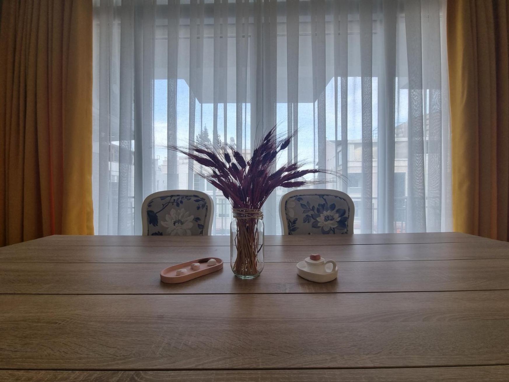 Eski lara merkezde deniz manzaralı daire