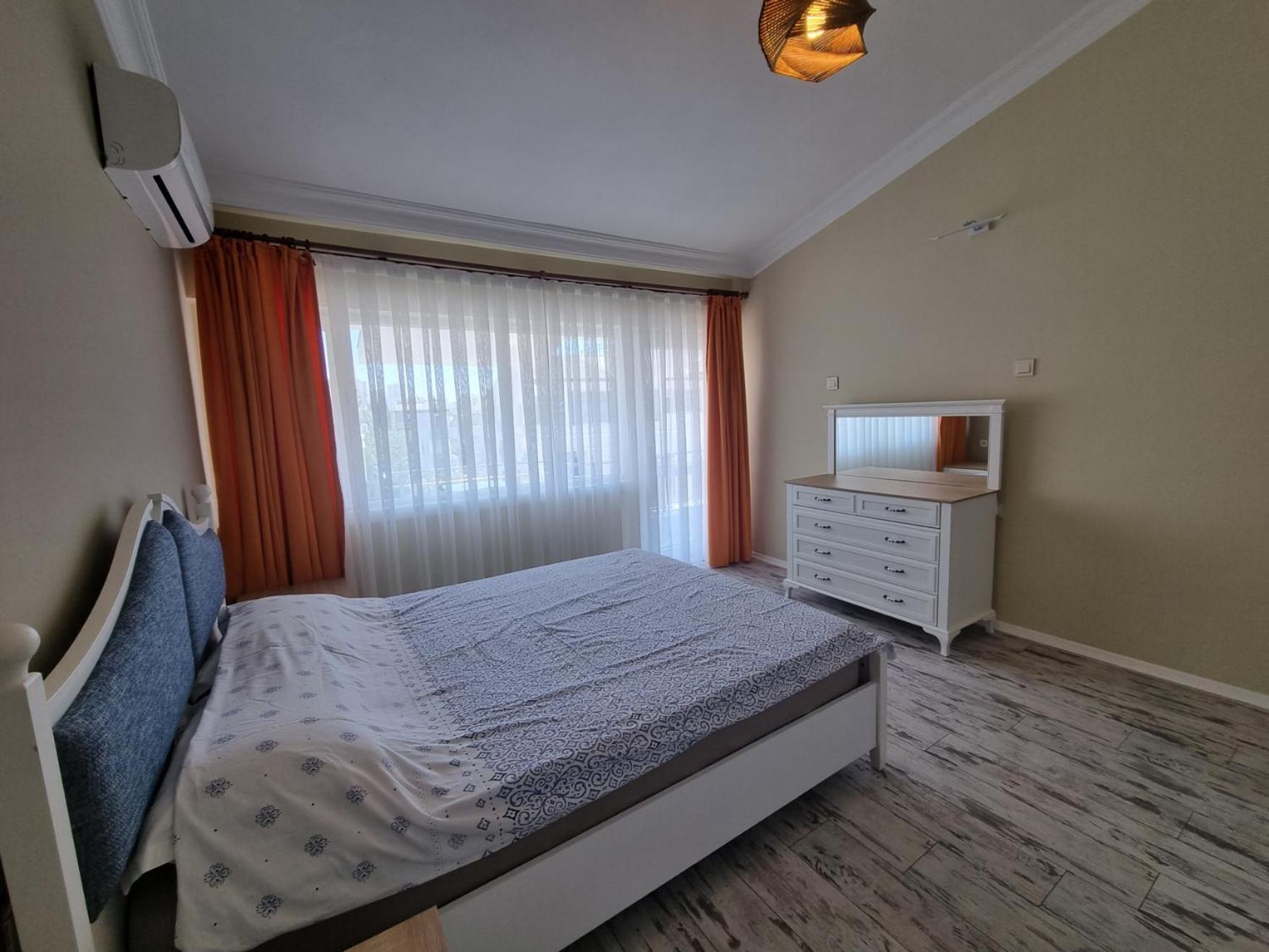 Eski lara merkezde deniz manzaralı daire