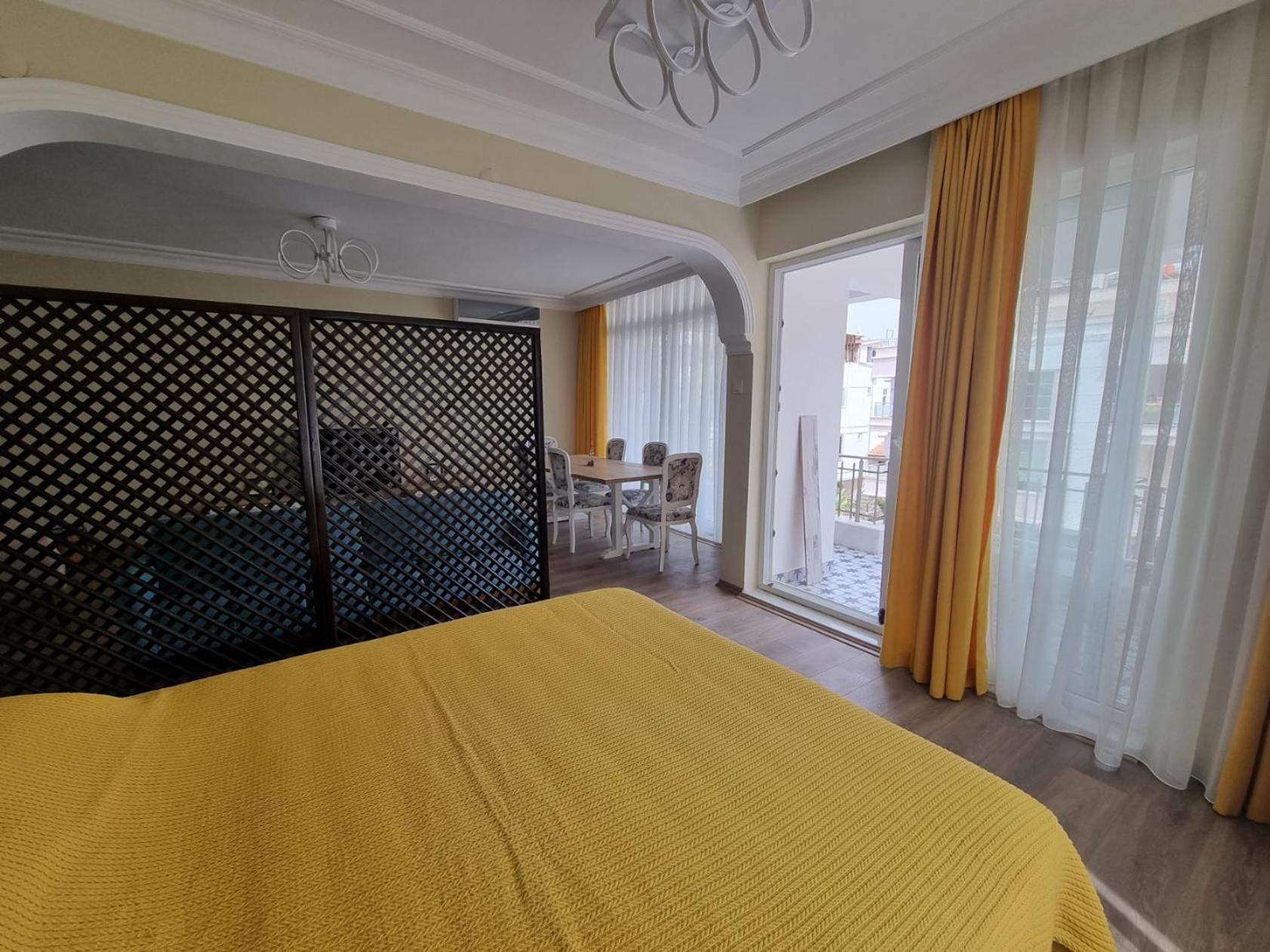 Eski lara merkezde deniz manzaralı daire