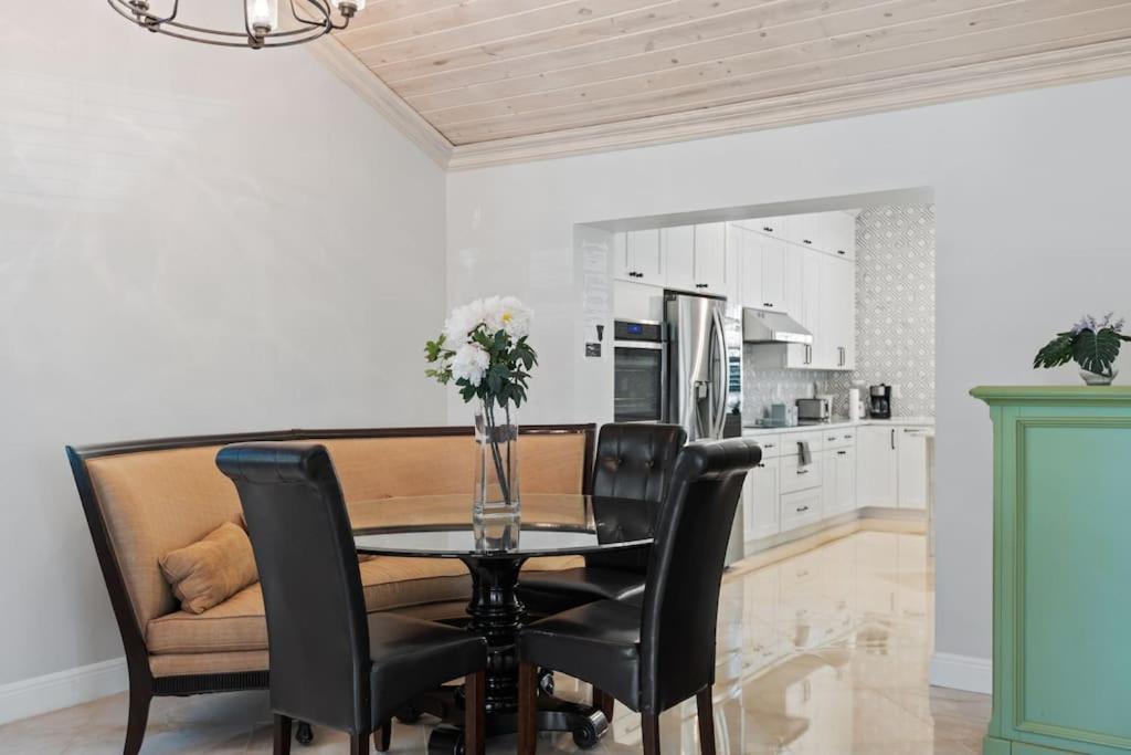 Las Olas Villa with HEATED Salt Water Pool view 4