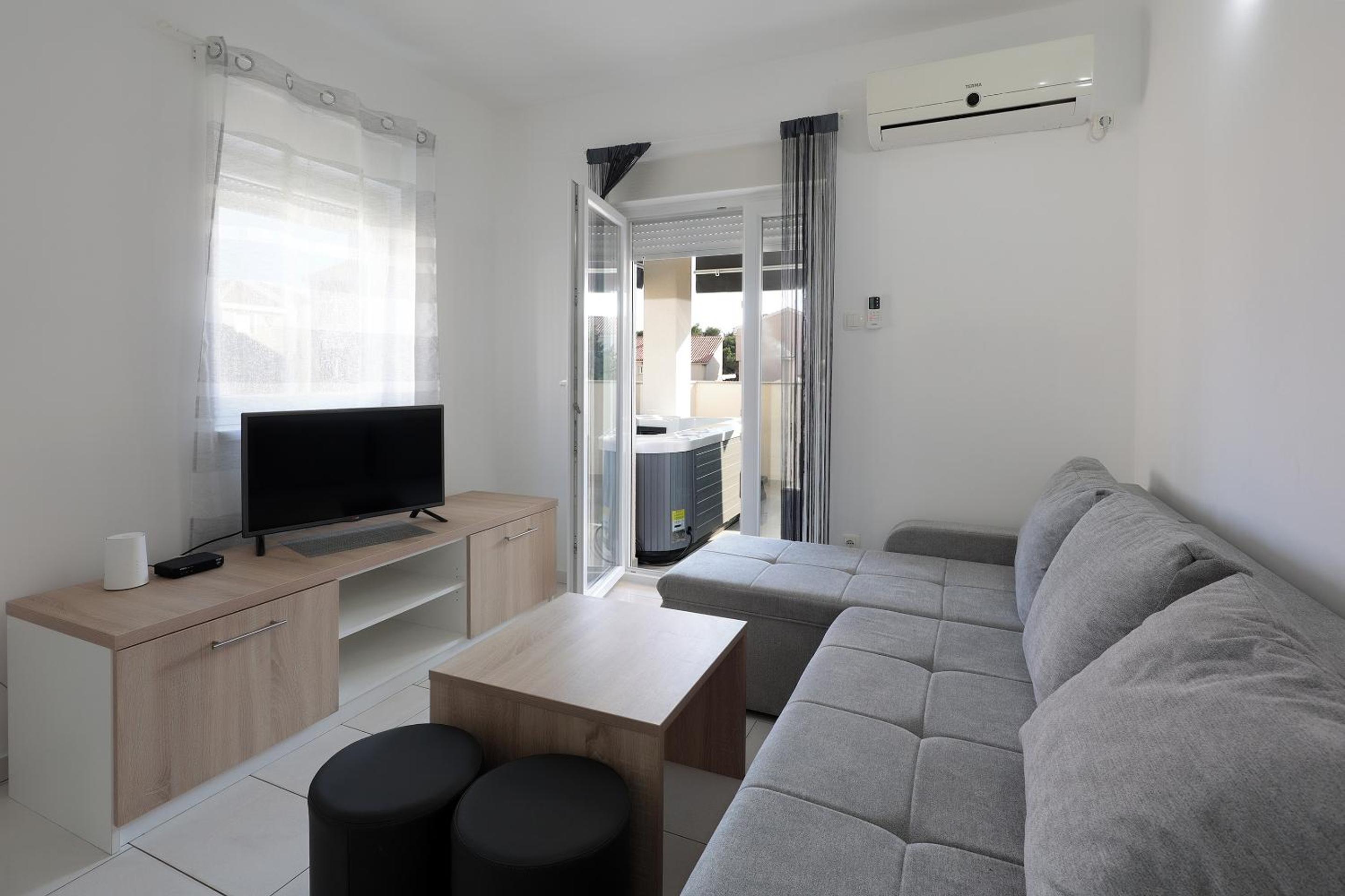 Central Apartment with Jacuzzi