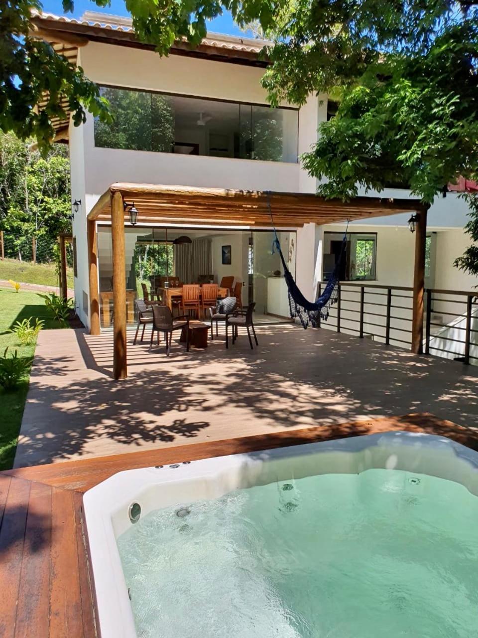 Casa 3 suítes Praia do Forte com jacuzzi