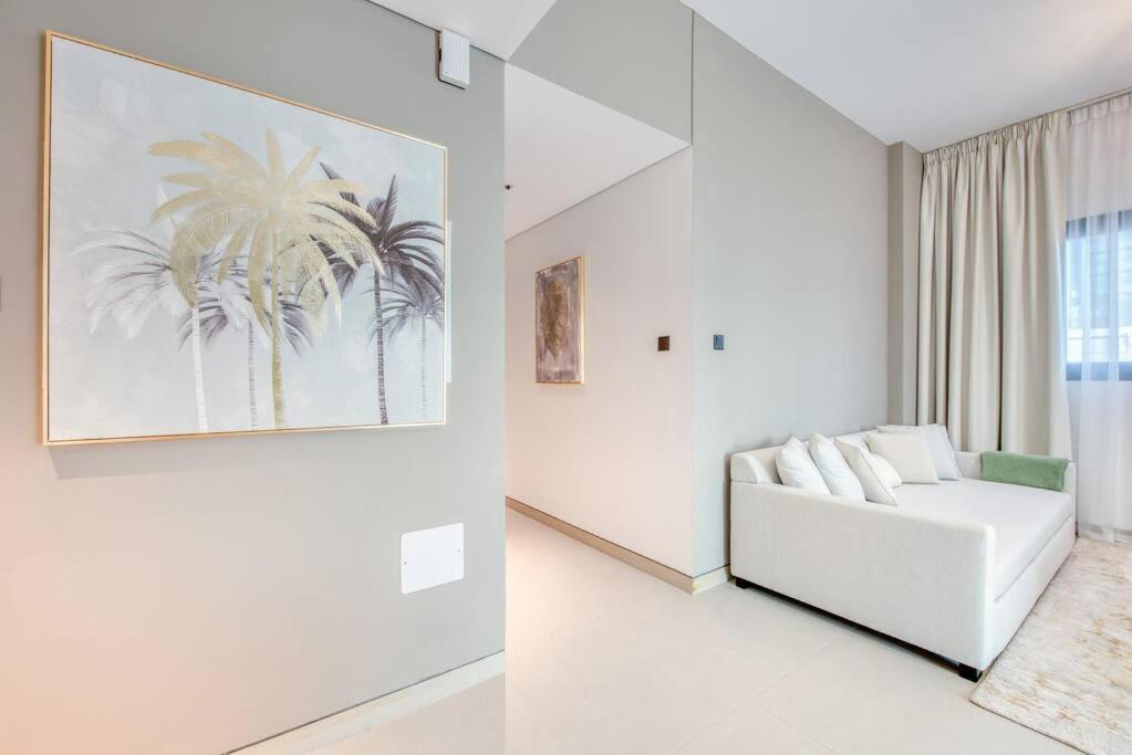 New 2 bed with gym, pool, yoga and private terrace