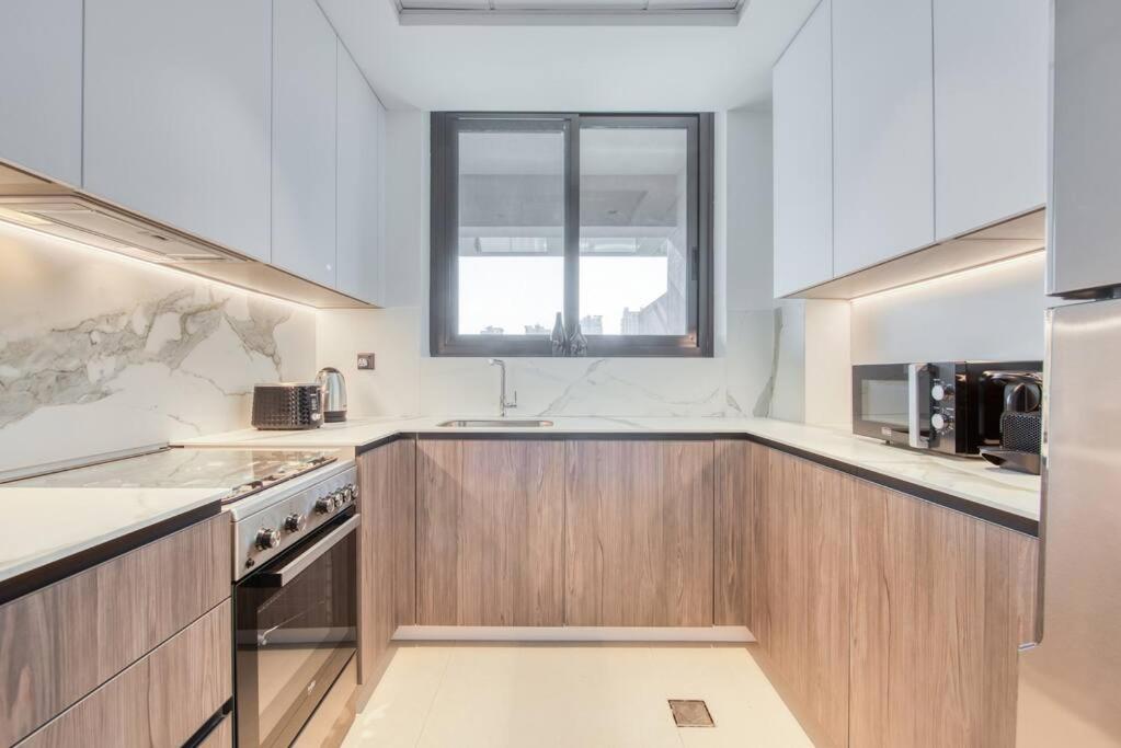 New 2 bed with gym, pool, yoga and private terrace