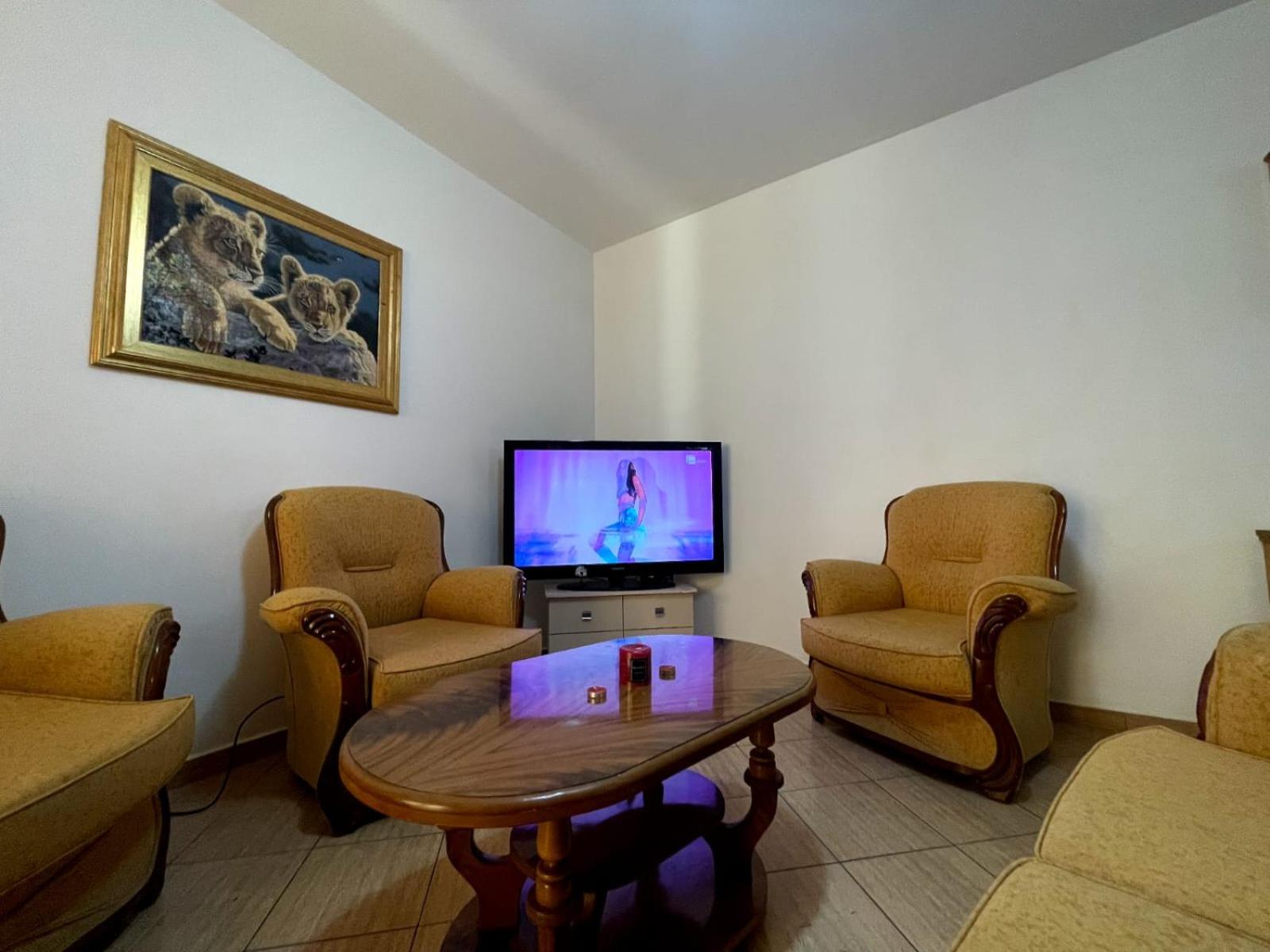 Totos Place photo 2