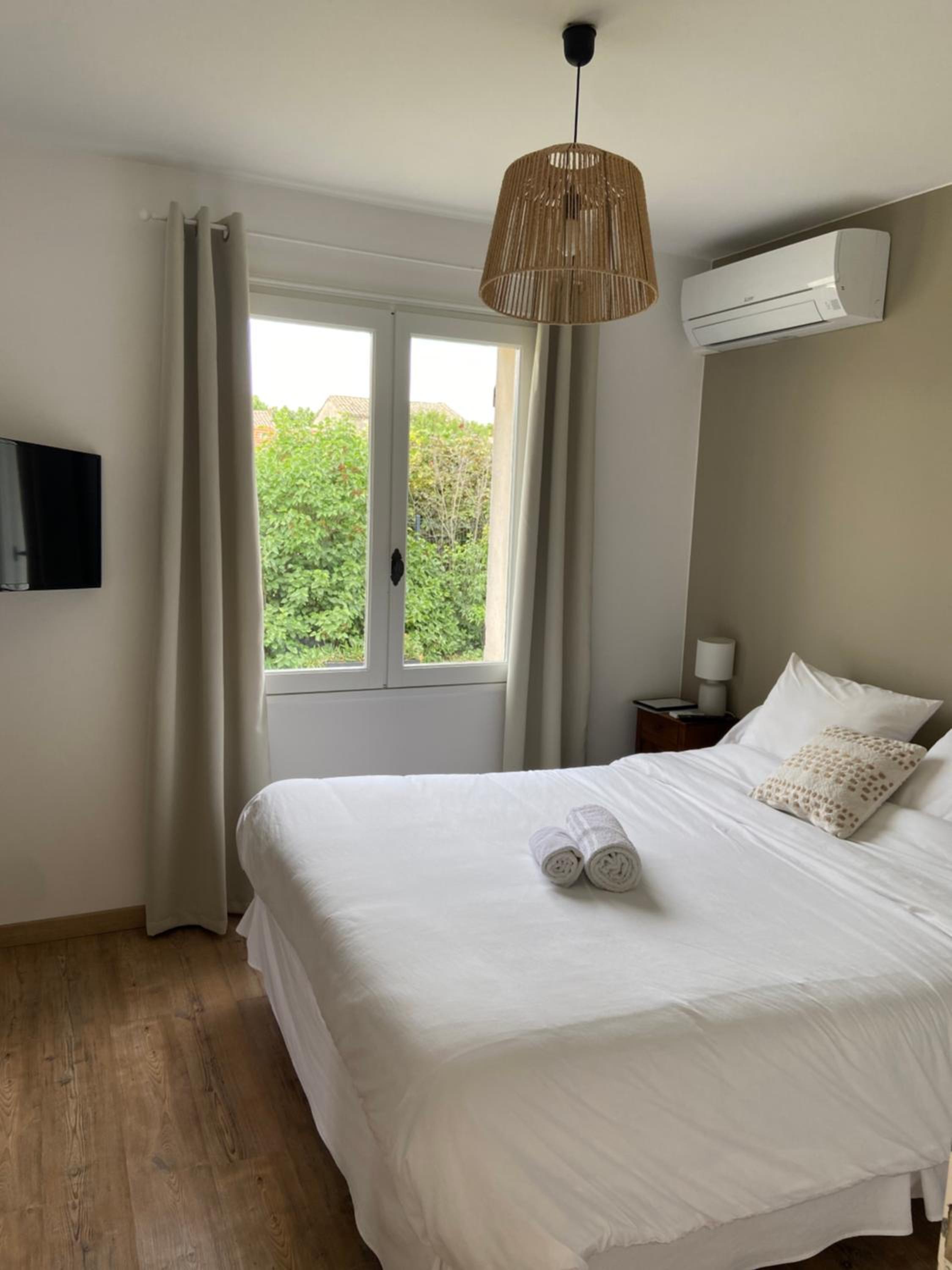 Le Patio, chambres d hôtes pour adultes en Camargue, possibilité de naturisme à la piscine,