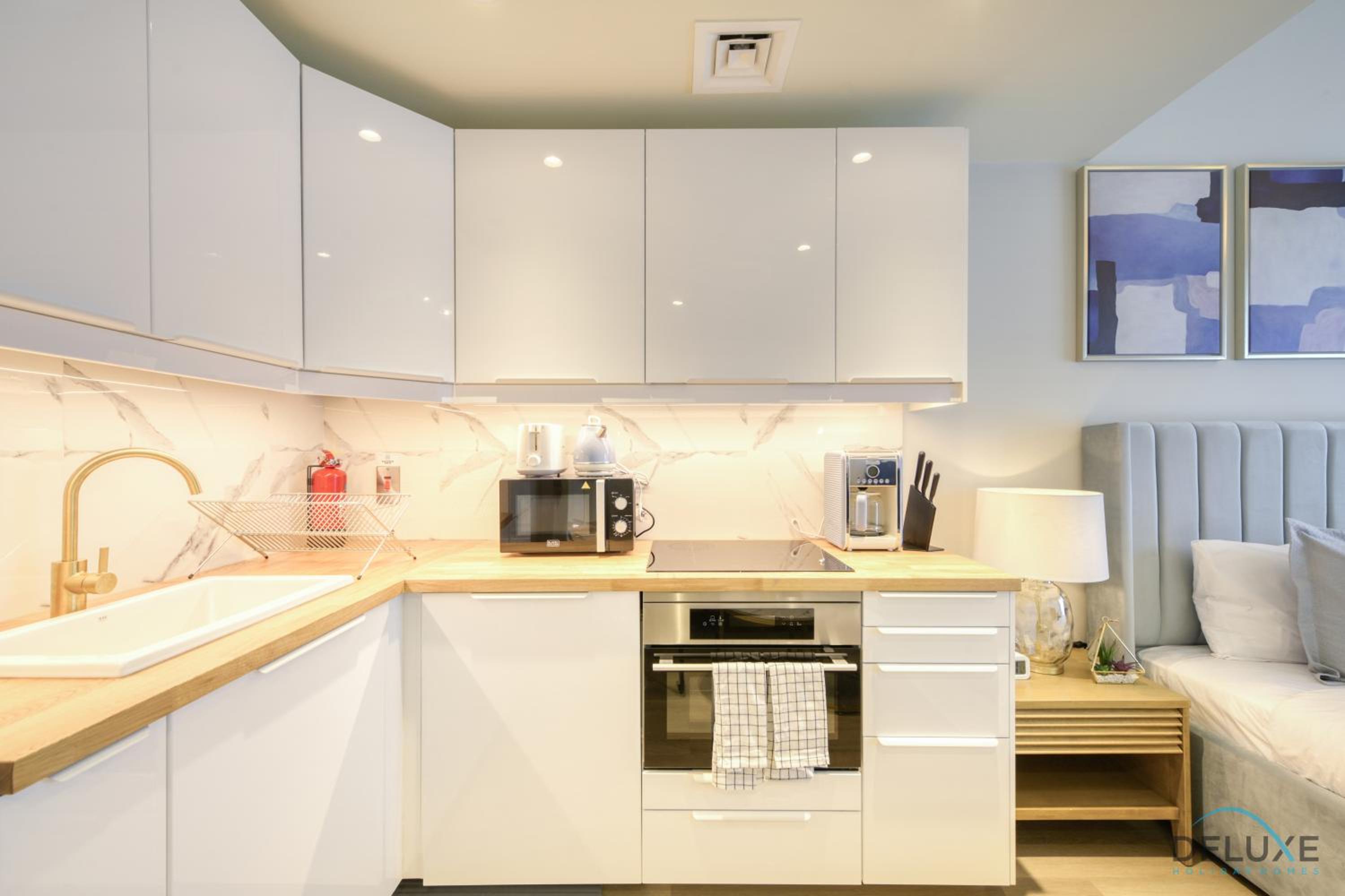 Stunning Studio at Marina Views A Dubai Marina by Deluxe Holiday Homes