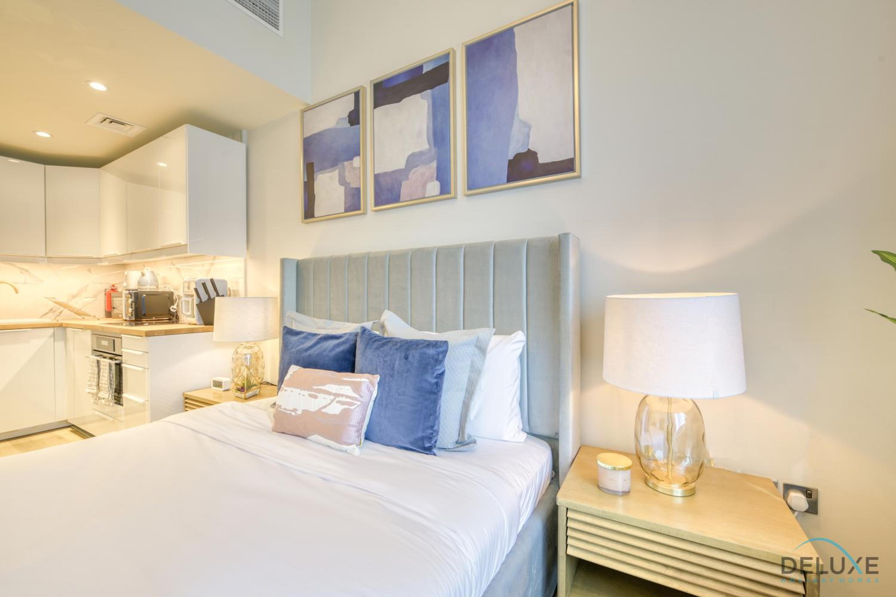 Stunning Studio at Marina Views A Dubai Marina by Deluxe Holiday Homes