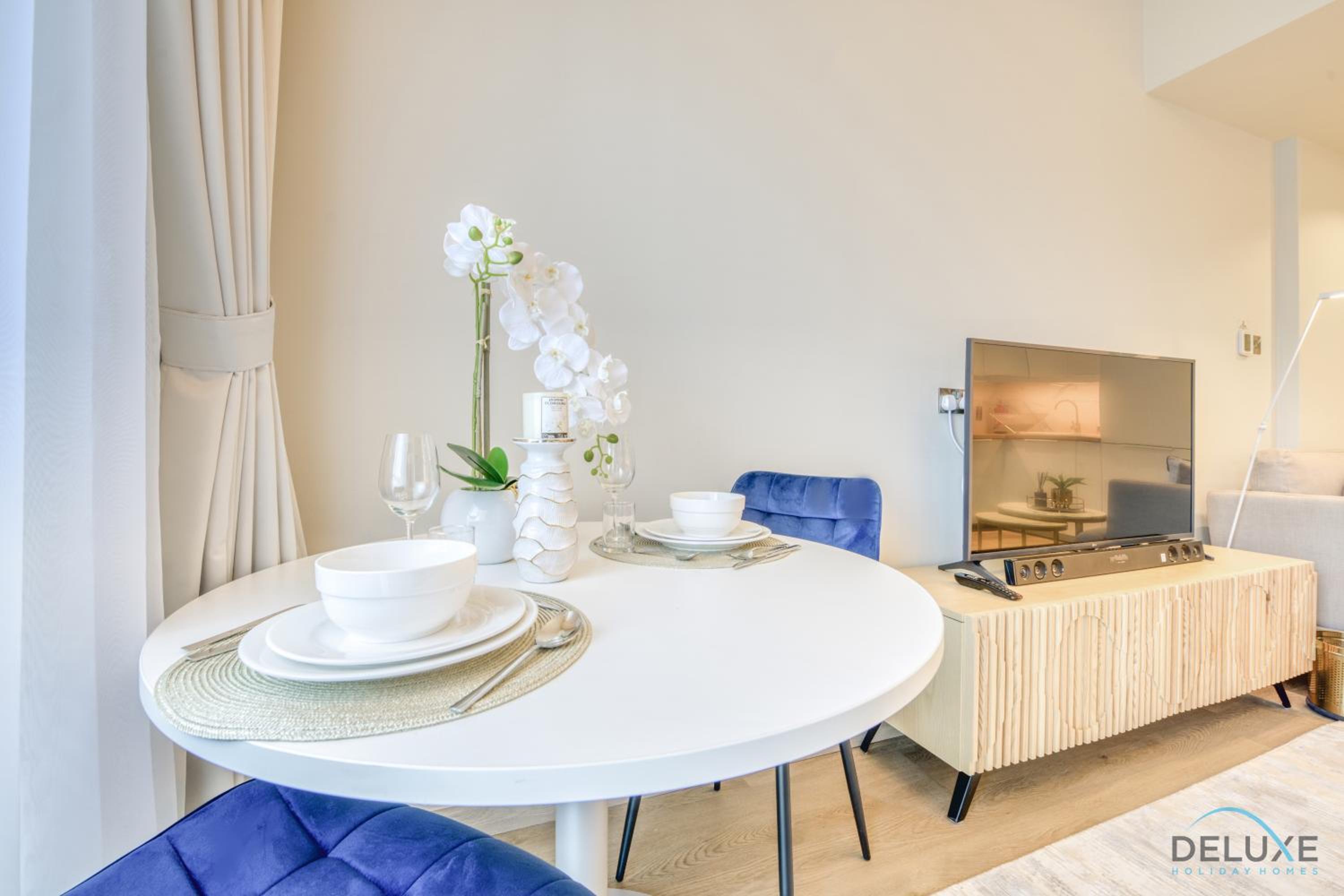 Stunning Studio at Marina Views A Dubai Marina by Deluxe Holiday Homes