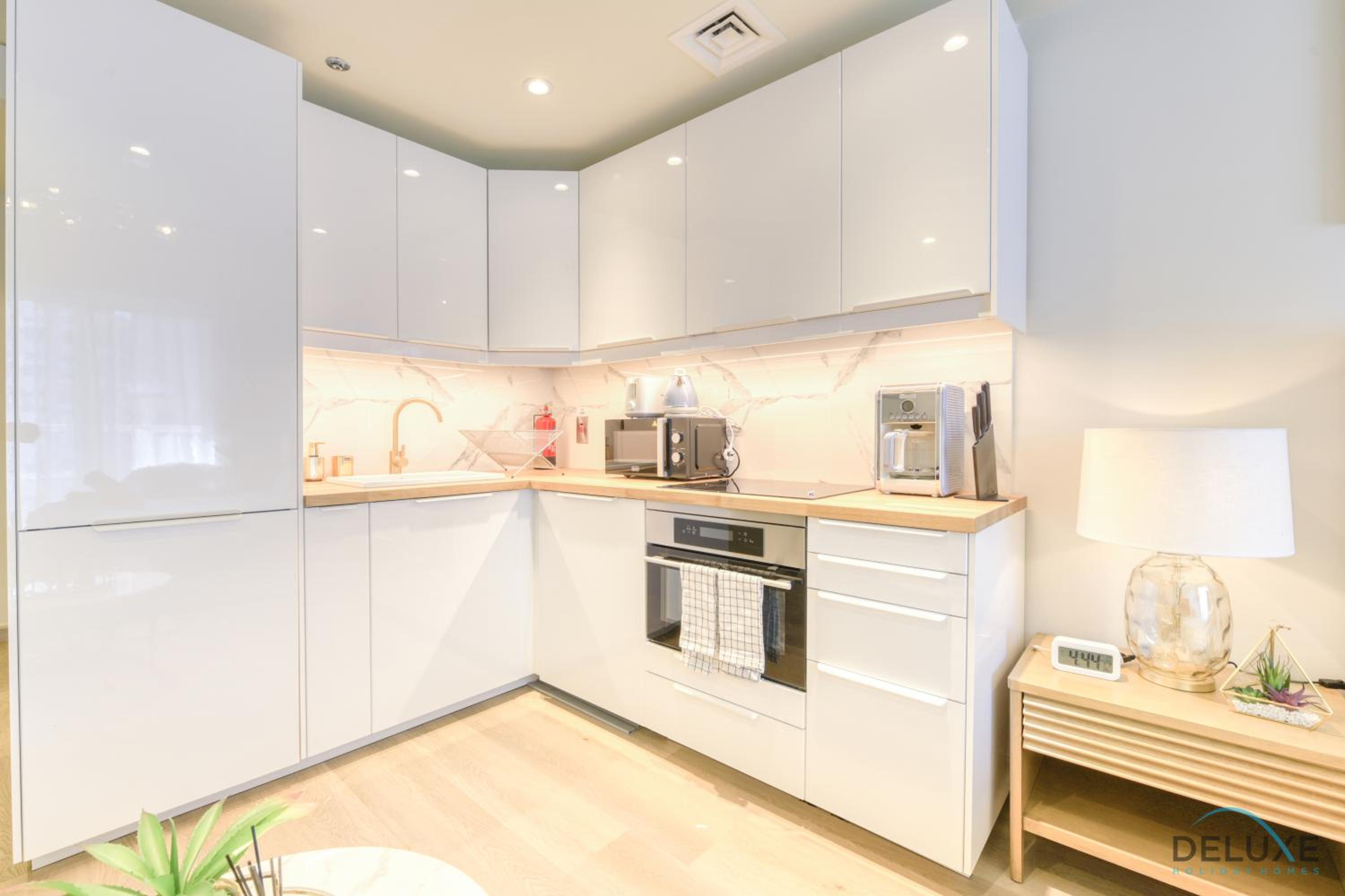 Stunning Studio at Marina Views A Dubai Marina by Deluxe Holiday Homes
