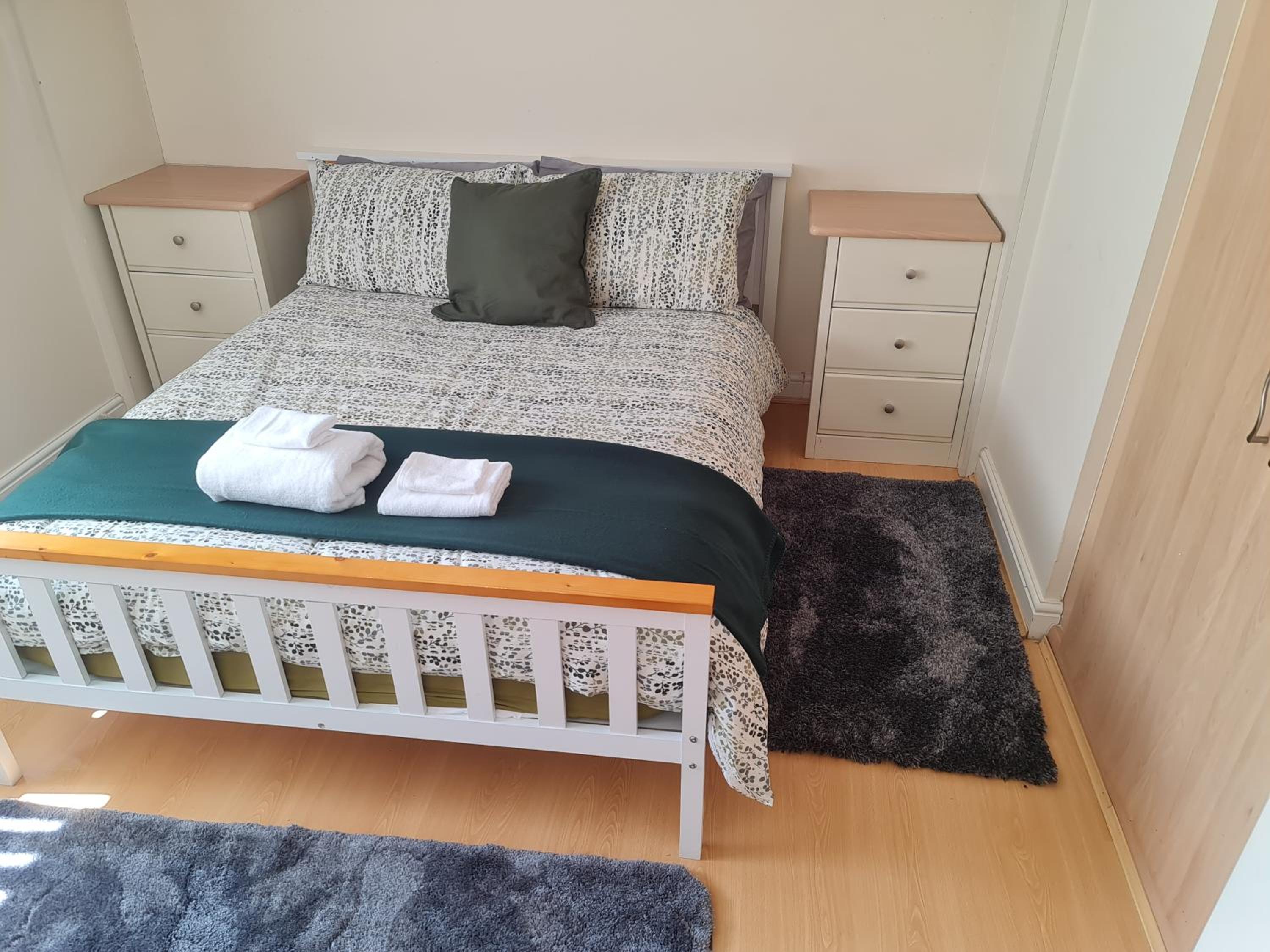 Walsall Vacations - Stunning 4-Bed House in Walsall - Property Image 16