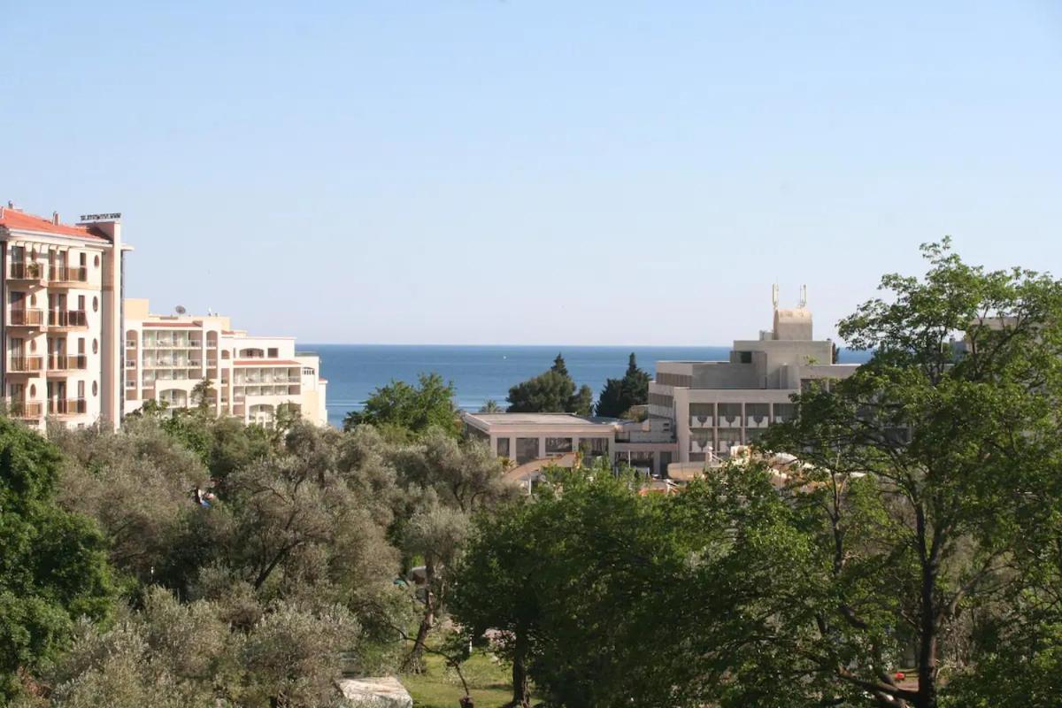 Spacious 2Bedroom Flat Budva Becici
