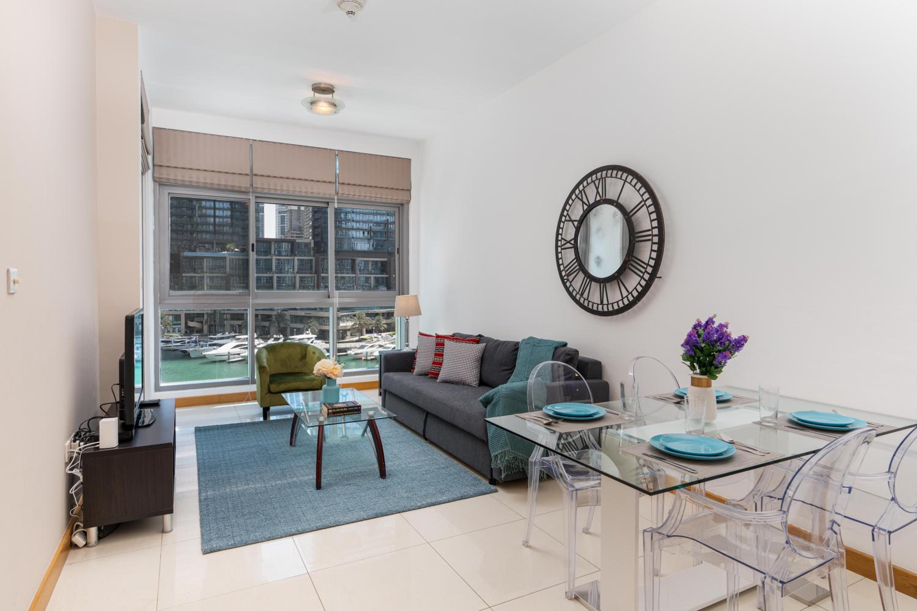 Vacay Lettings 1 BR -Edge of canal Marina view
