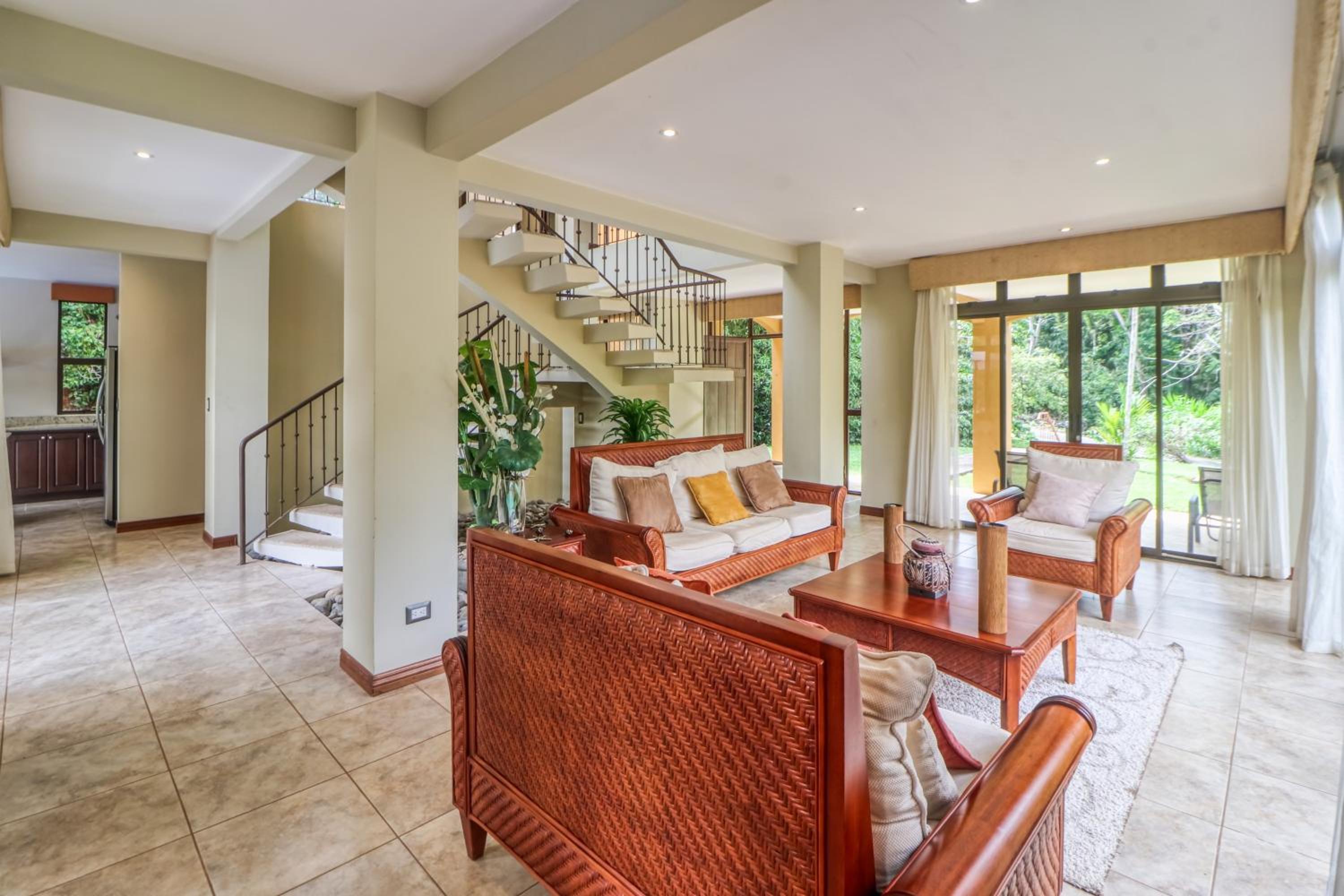 Esterillos Estates Coconut 38