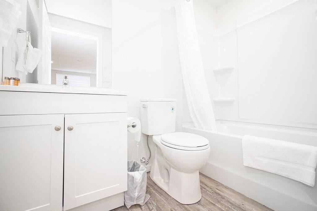 Luxurious 3 bedroom townhouse Free parking and Wifi