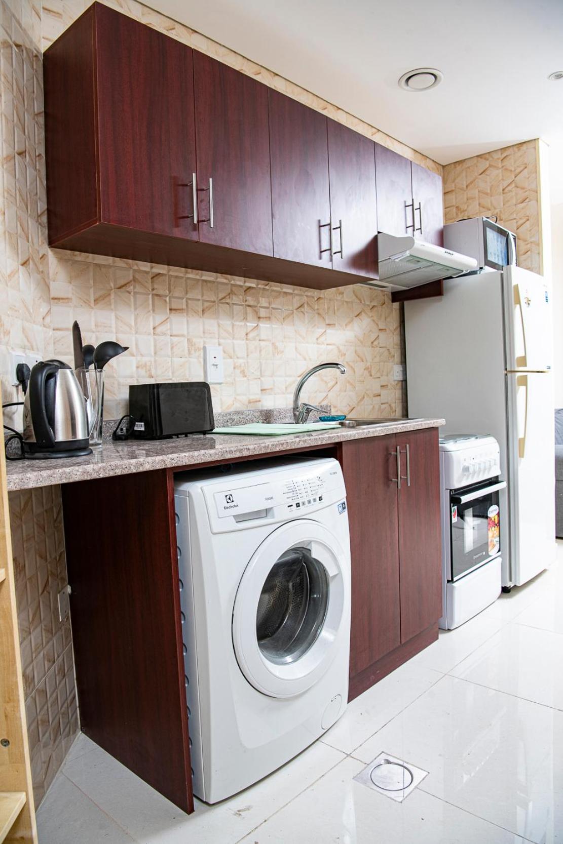 Studio in the heart of Sports City -great view & amenities!