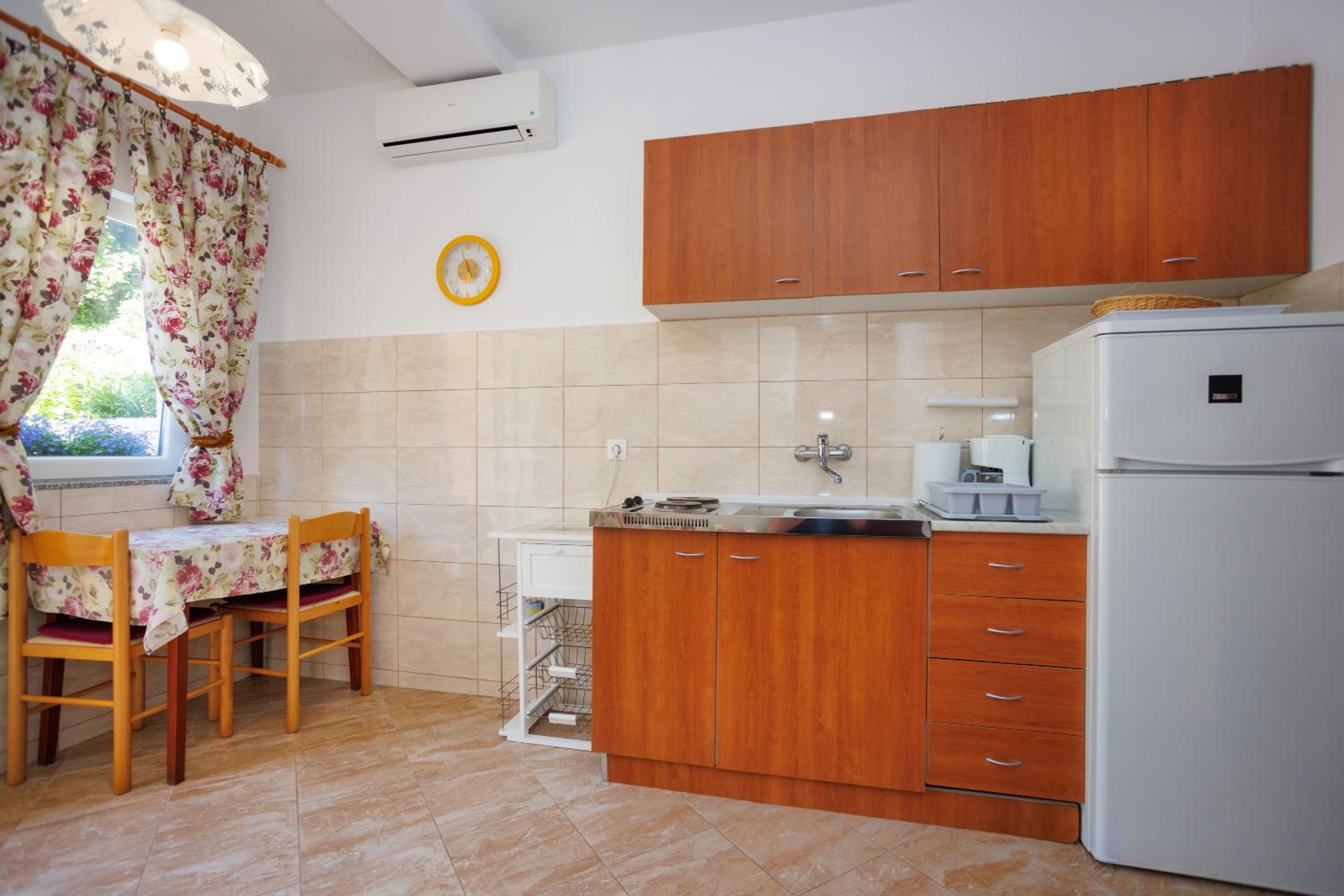 Apartment studio close to sea view 2