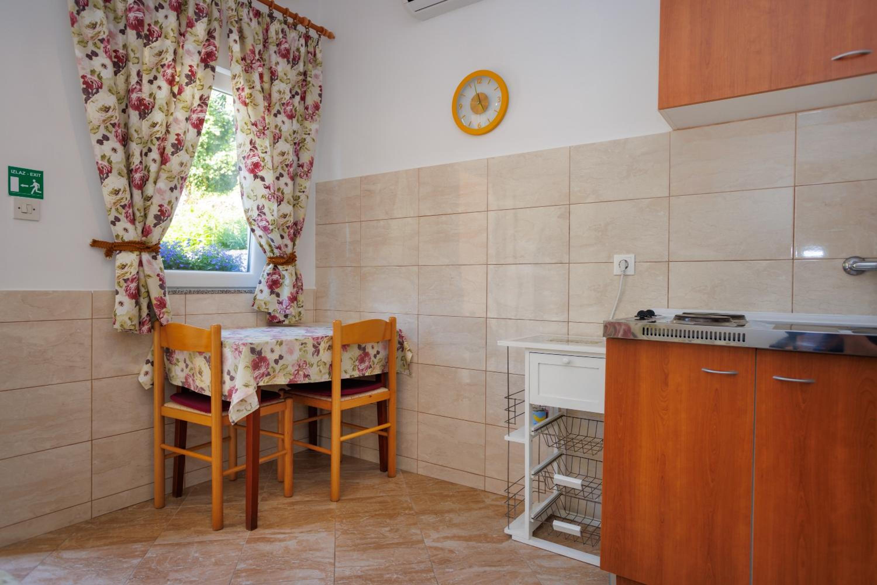 Apartment studio close to sea view 3
