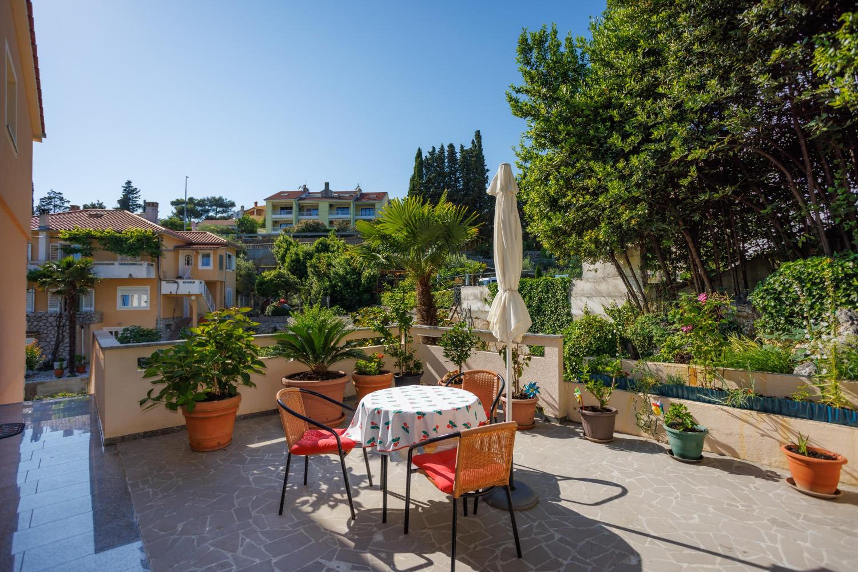 Apartment studio close to sea view 4