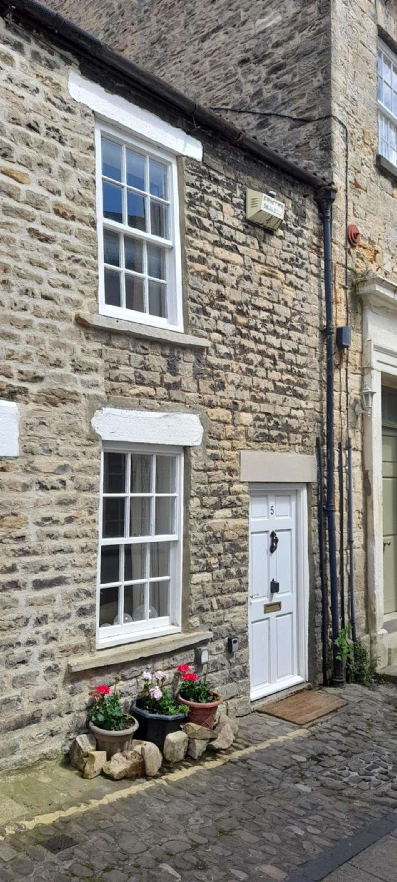 16th Century 1 Bedroom Cottage (adjacent 10th Century Richmond Castle) view 2