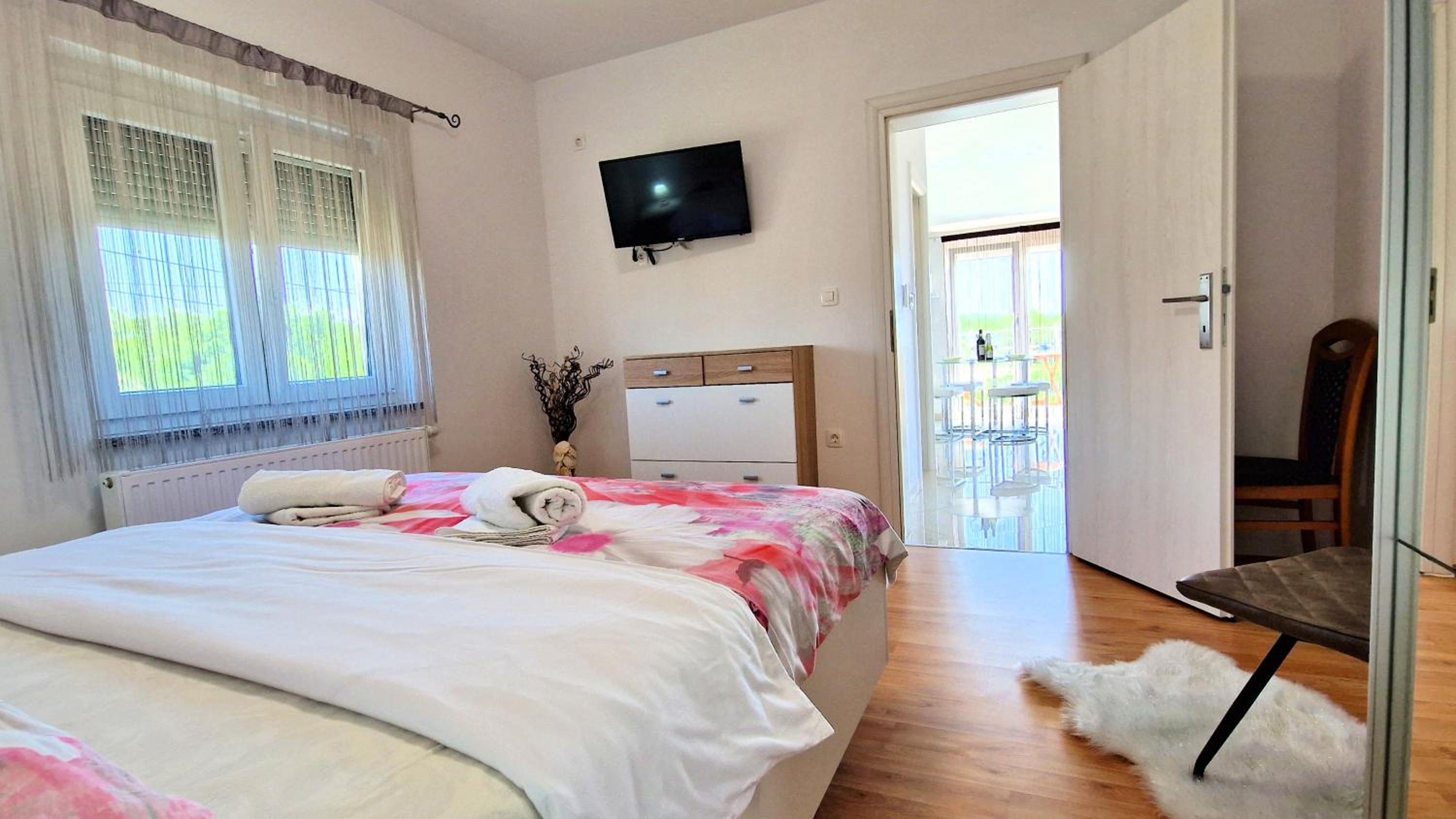 Apartments Pinezić view 3