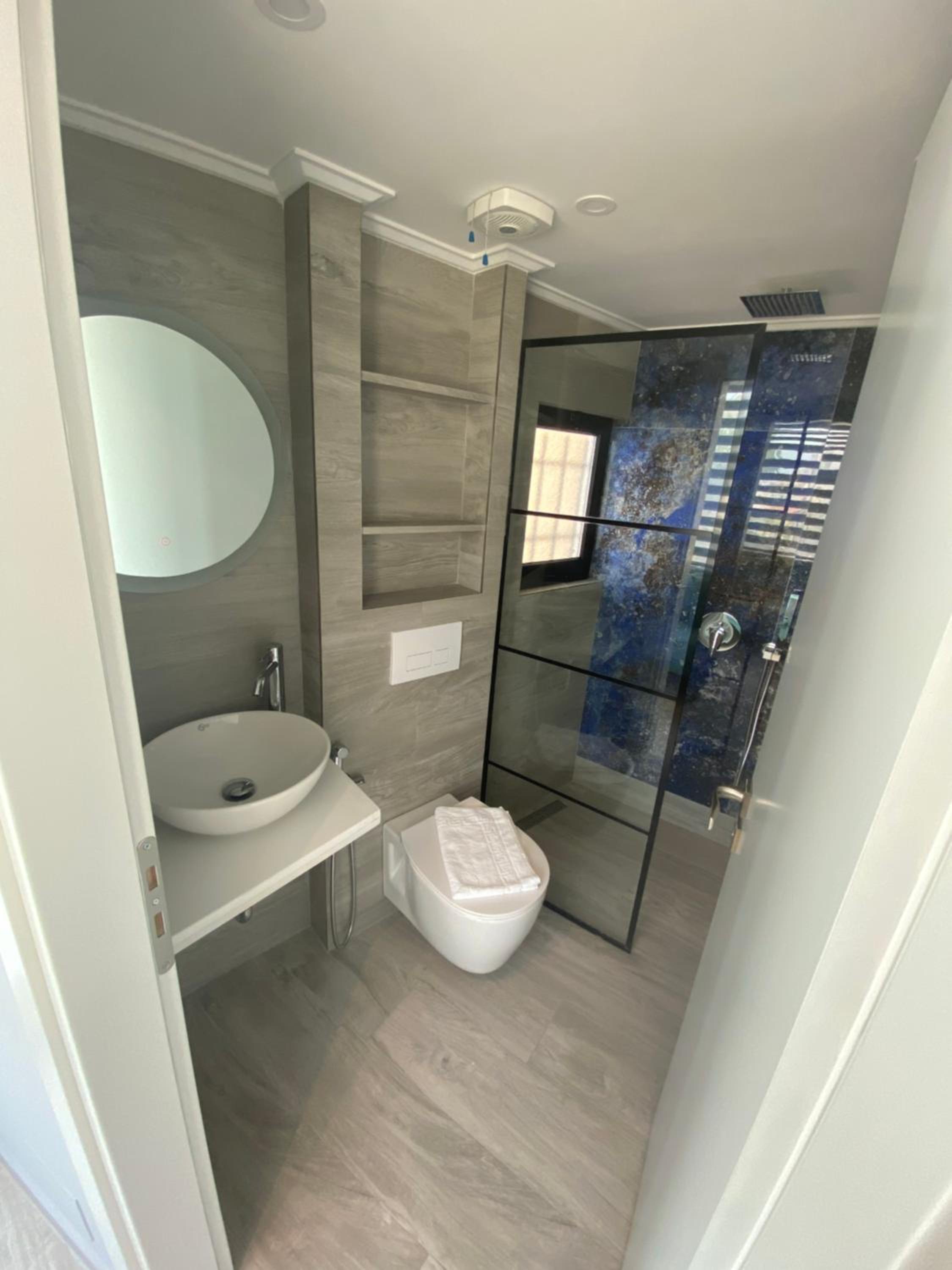 Crown Apartment