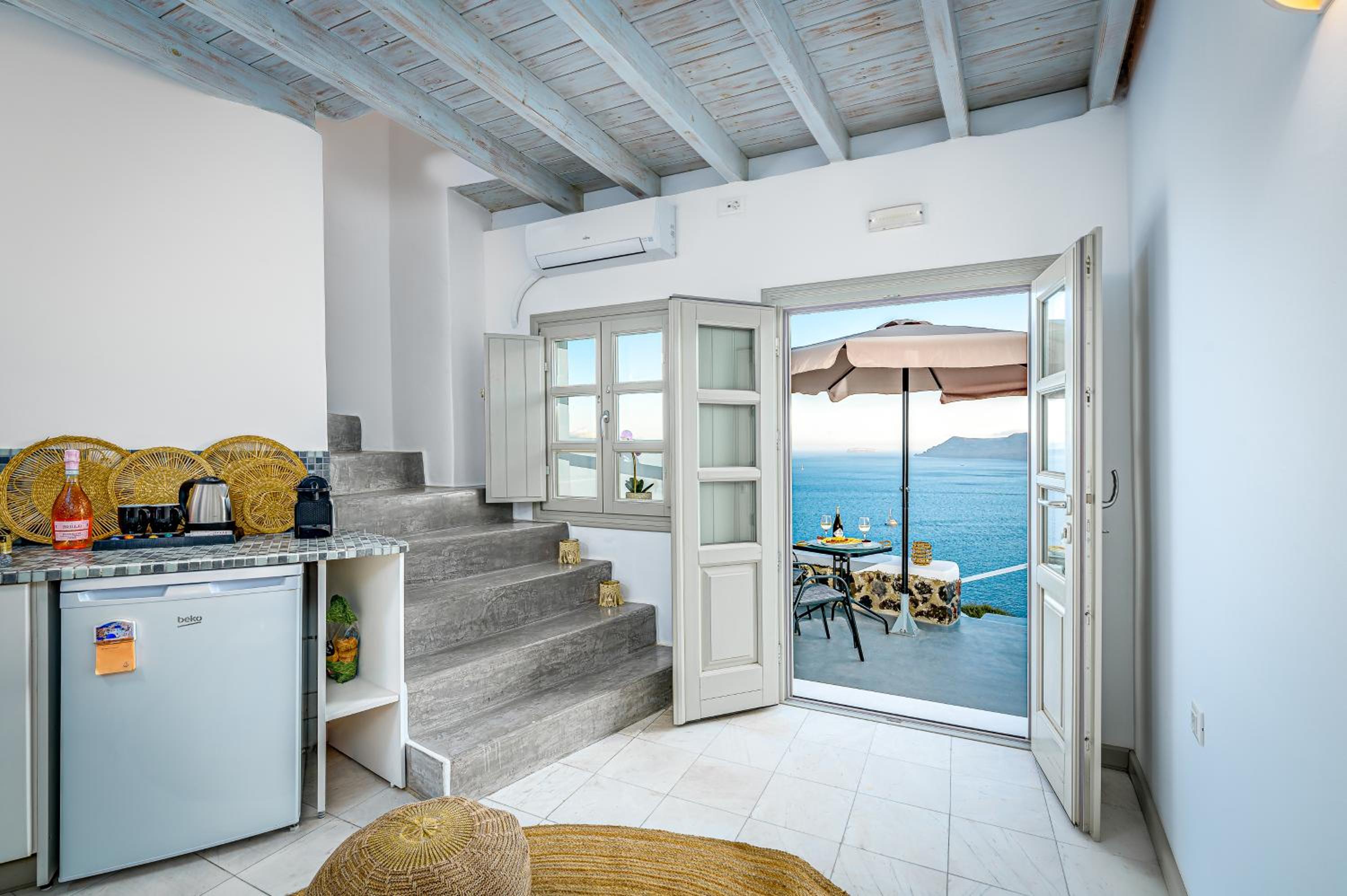 Amazing View Villa Oia with Jacuzzi view 2