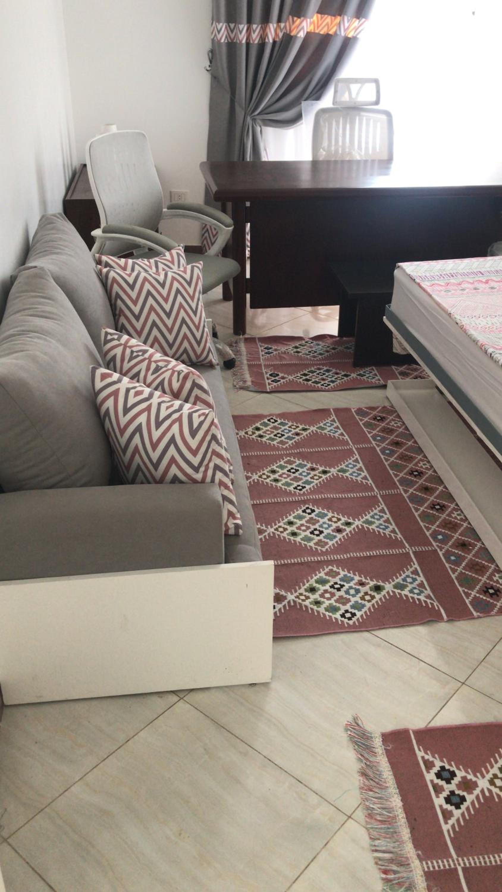 Apartment Overlooking North Teseen Street