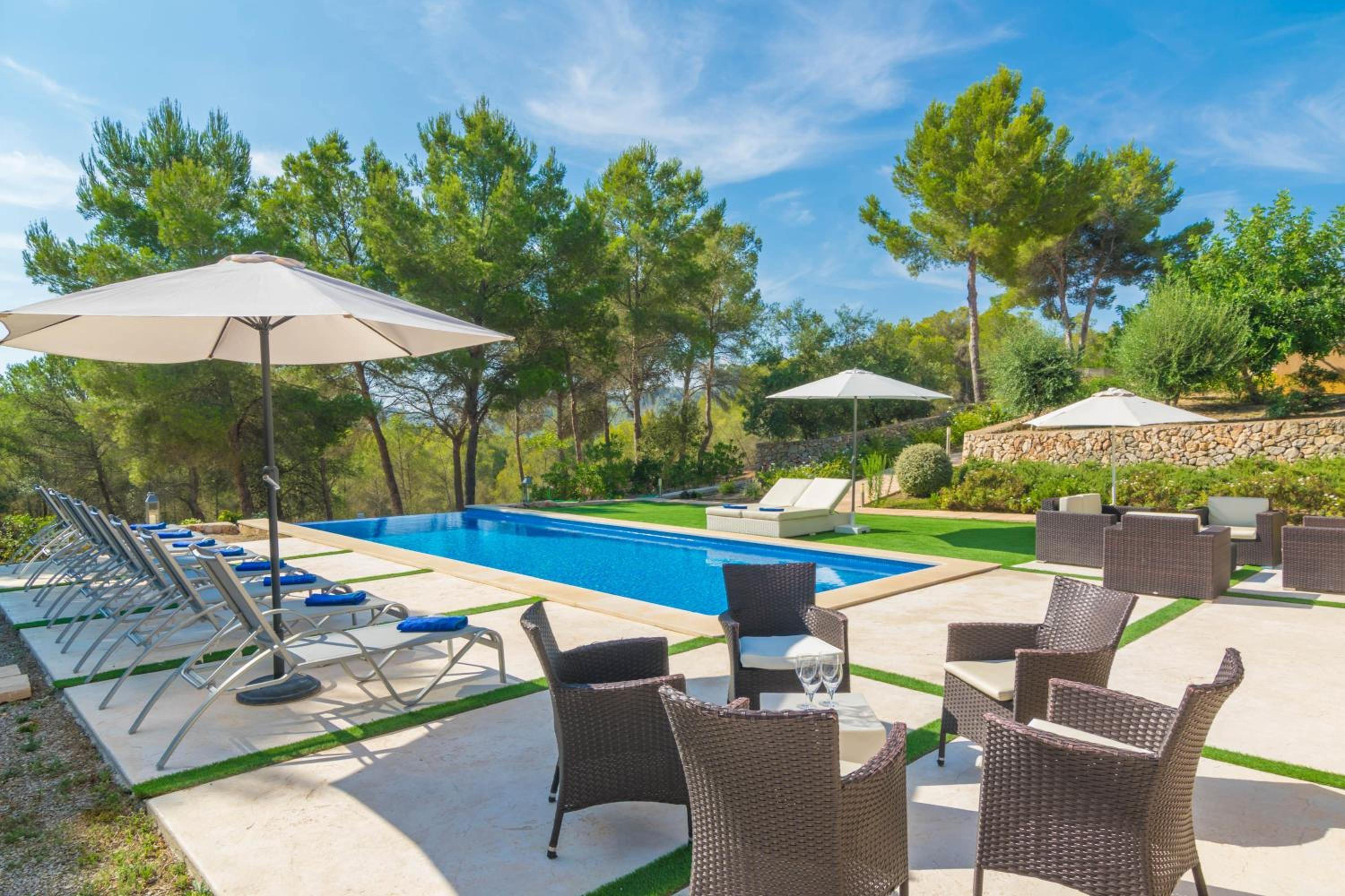 Villa Pins