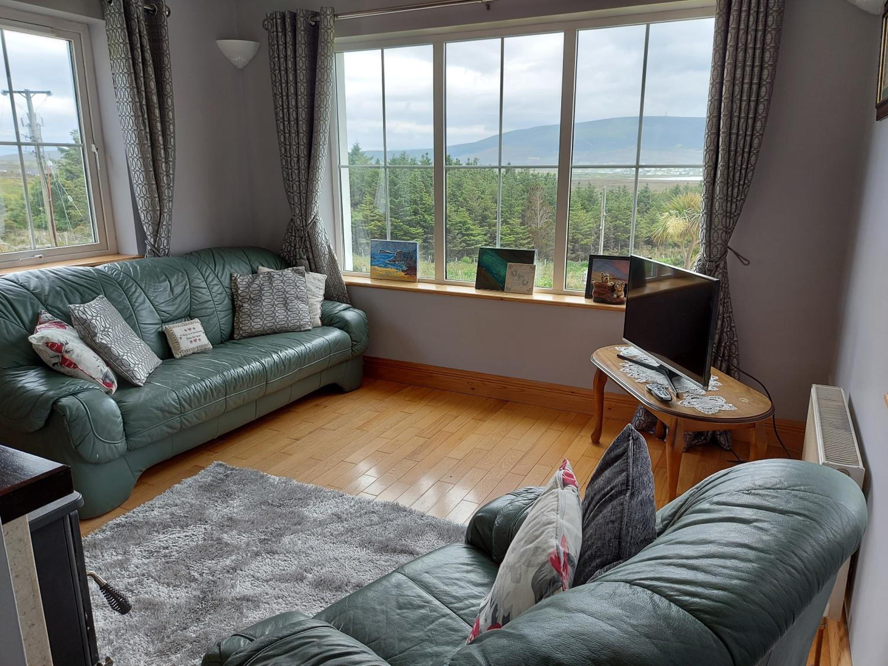 Minaun Cliff View