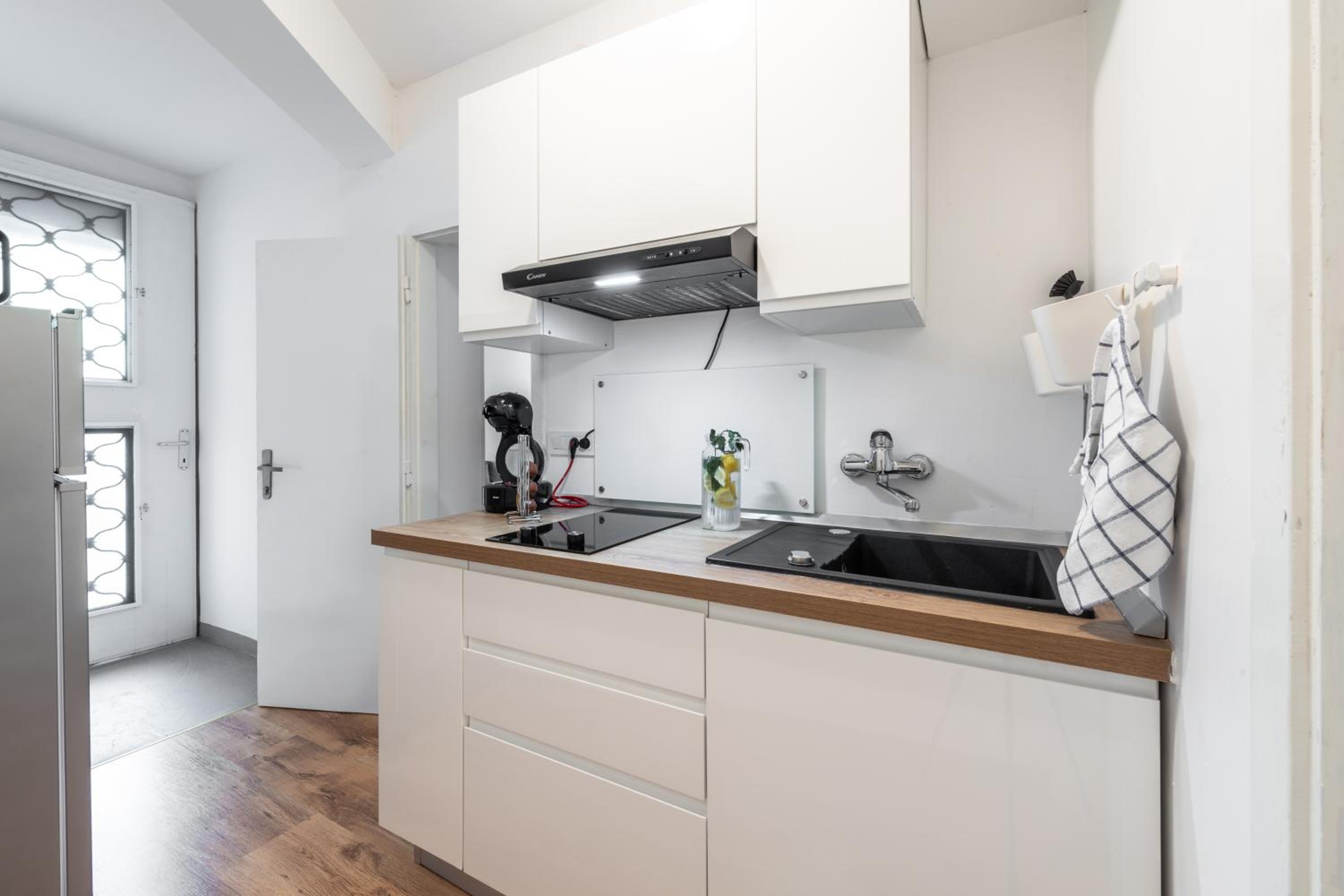 Apartment Near Old Town, FREE PARKING & Huge Garden