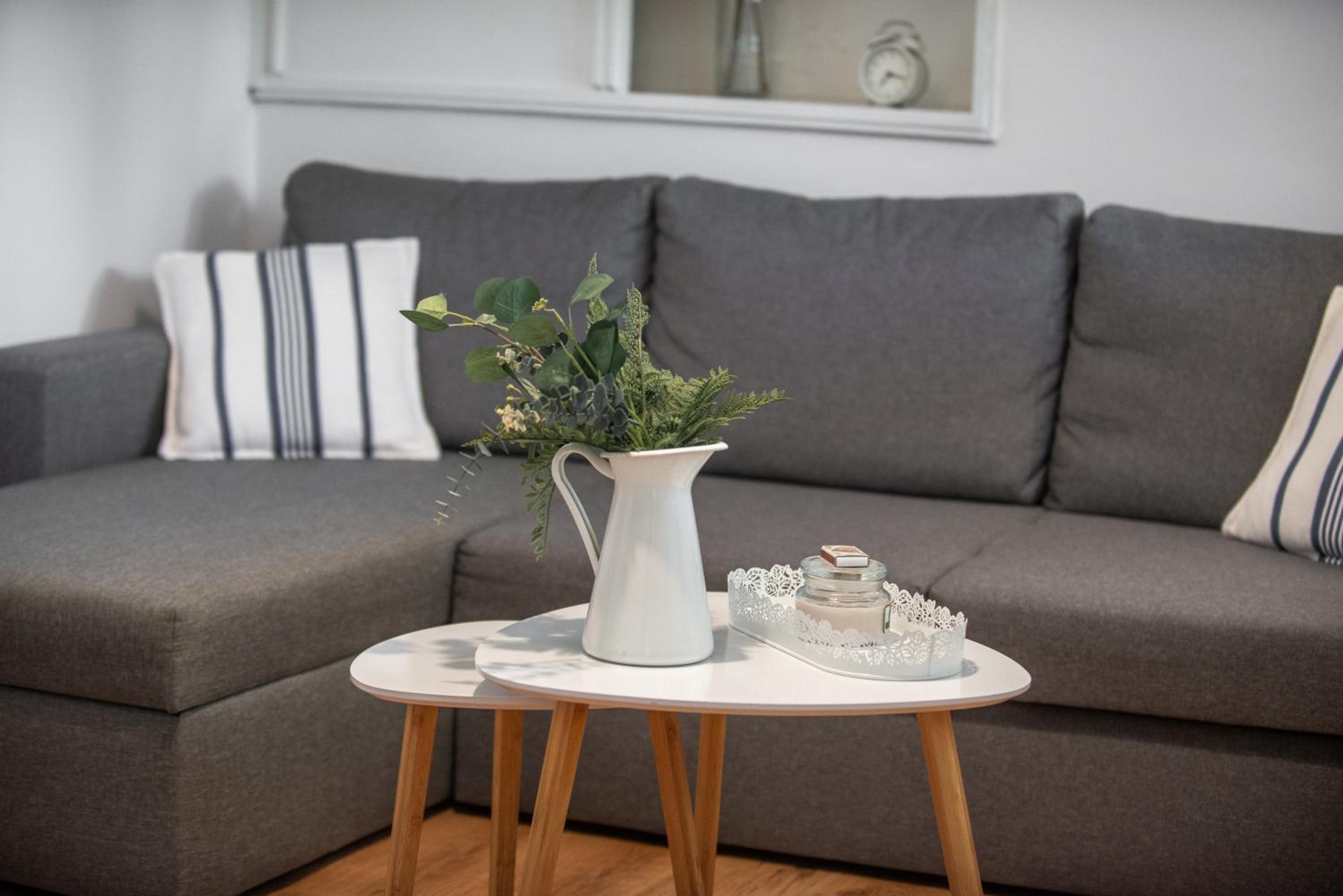 Apartment Near Old Town, FREE PARKING & Huge Garden