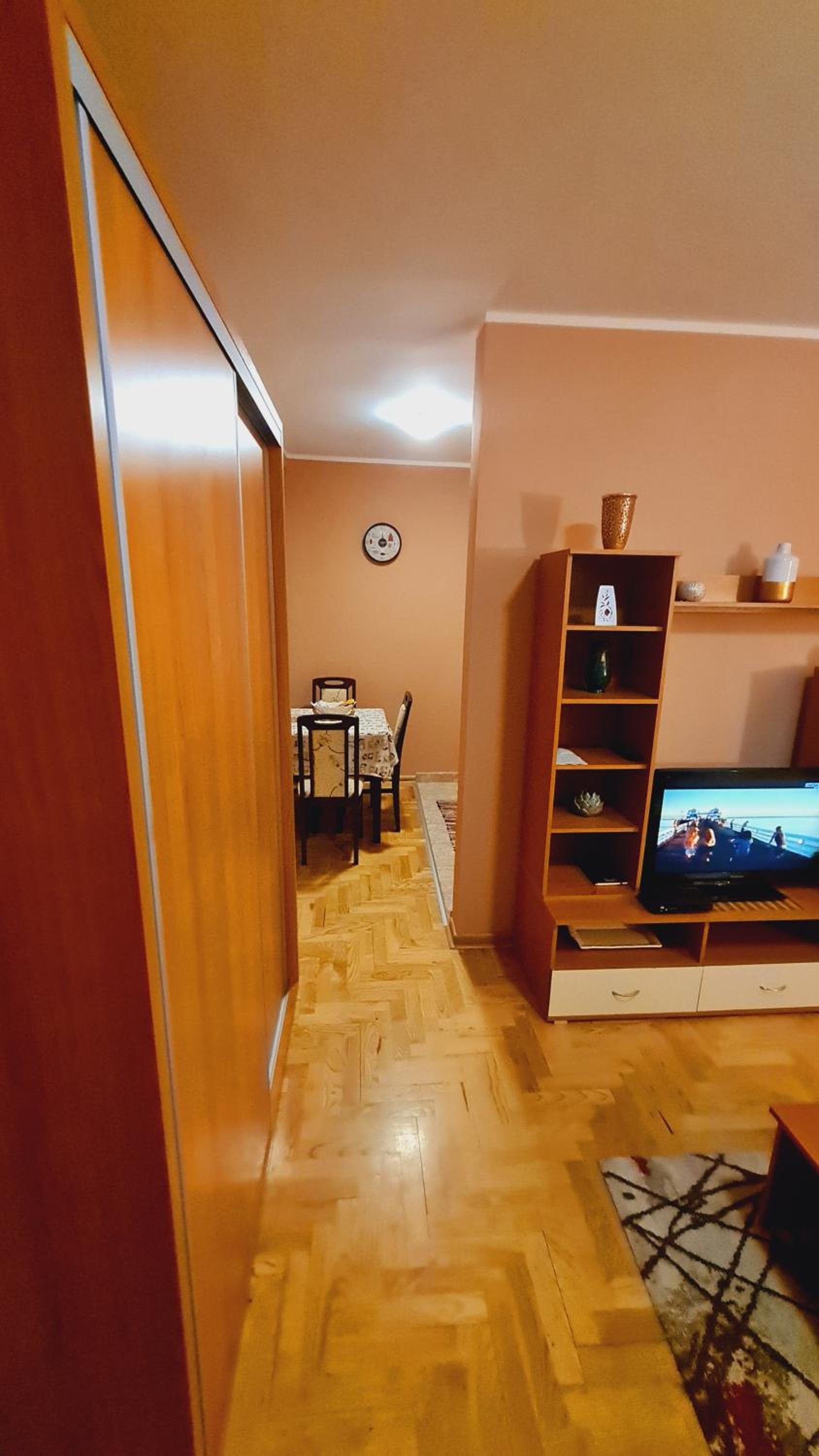 Lens Apartment