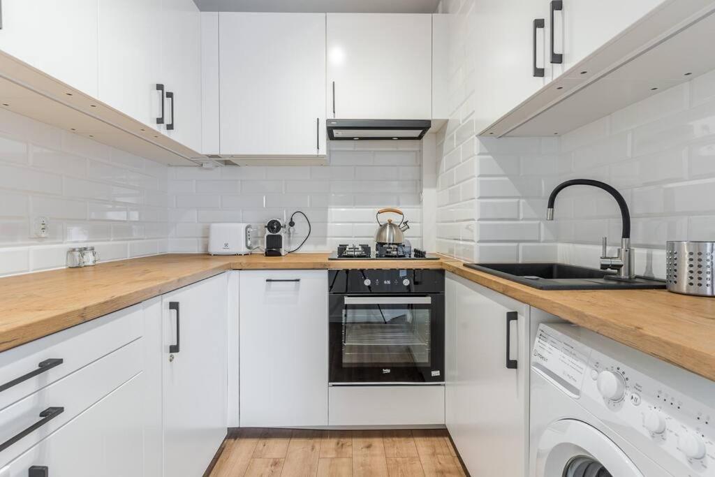 Uroczy apartament 2 pokoje - 10 min do morza!
