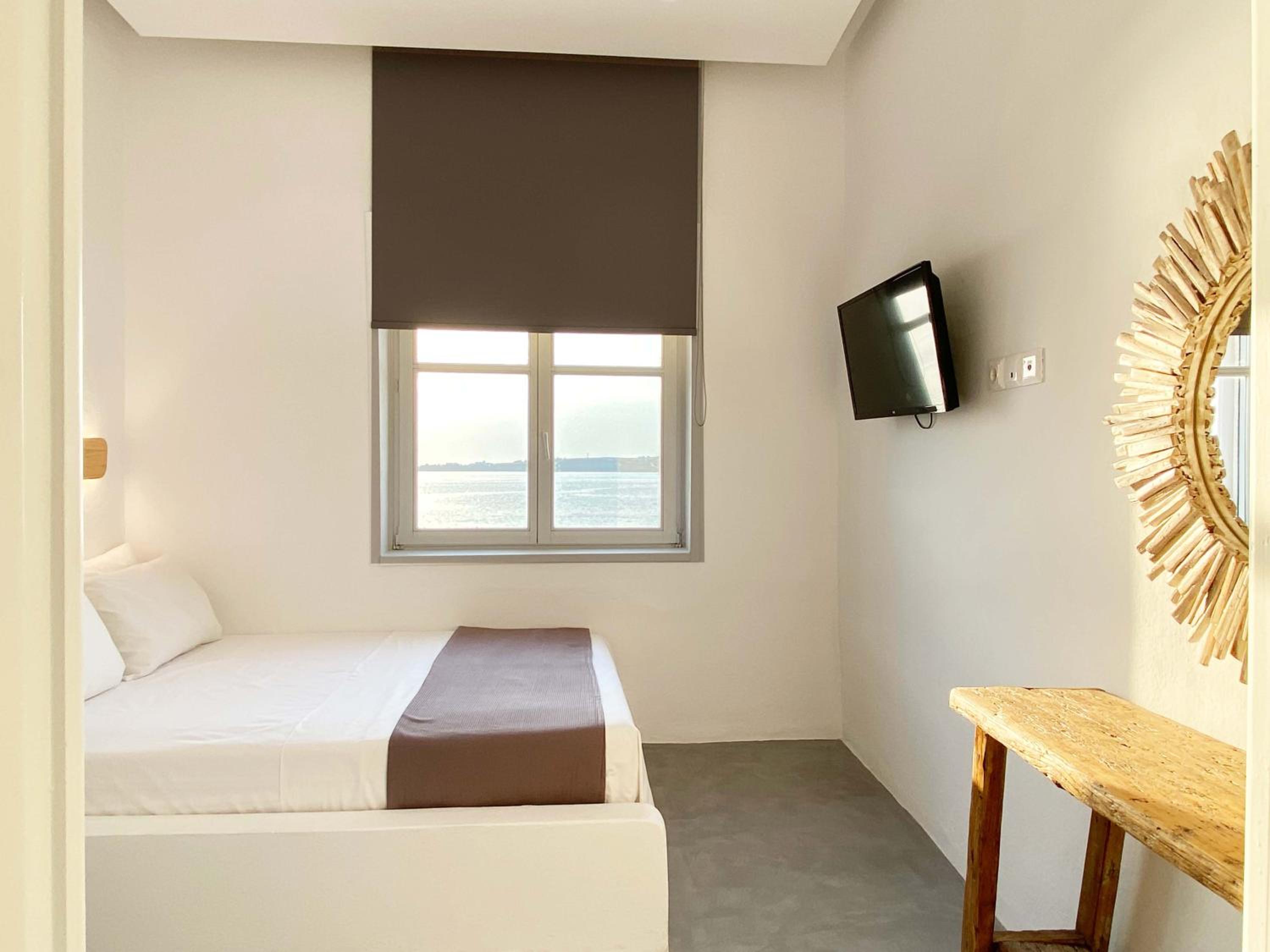 Lyra Seafront Apartment , Paroikia Town Center