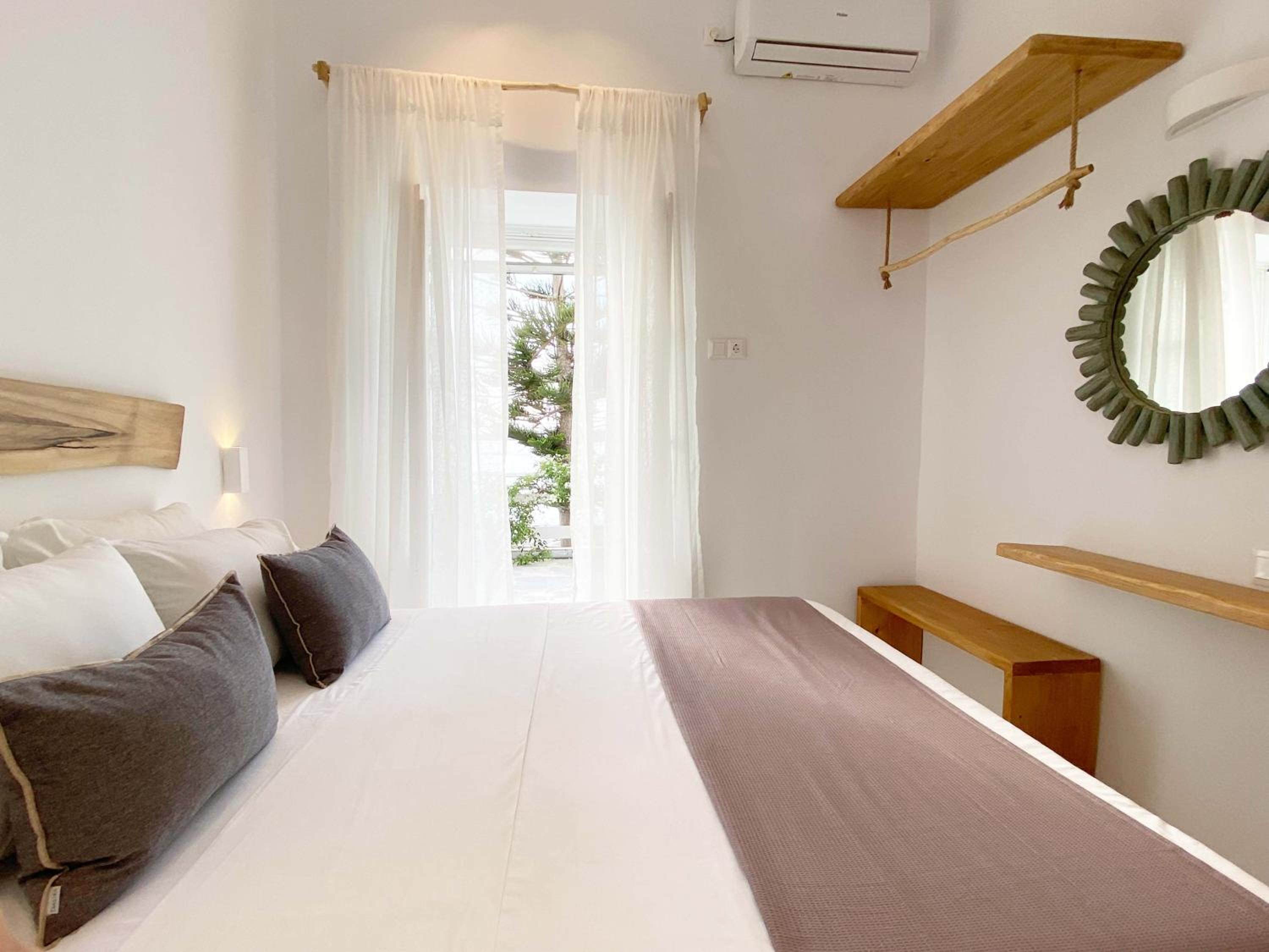 Lyra Seafront Apartment , Paroikia Town Center — photo 14